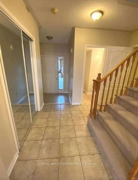 6112 Windfleet Crescent Property Photo 9
