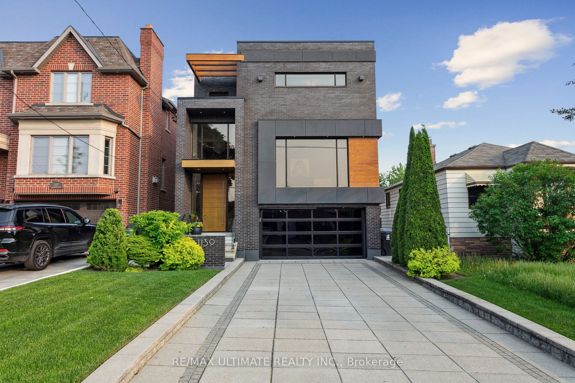 1139 Glengrove Avenue W Property Photo 2