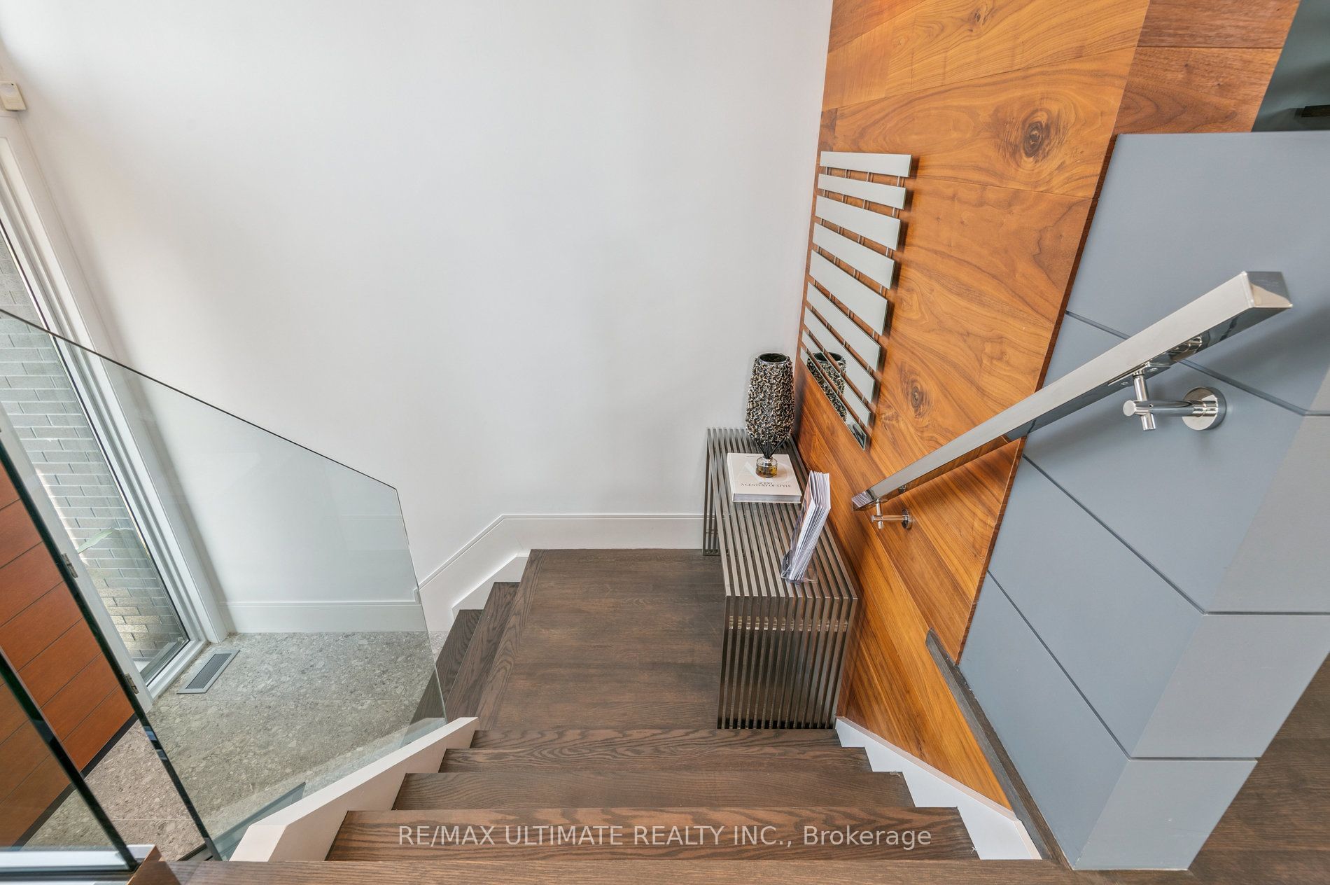 1139 Glengrove Avenue W Property Photo 5