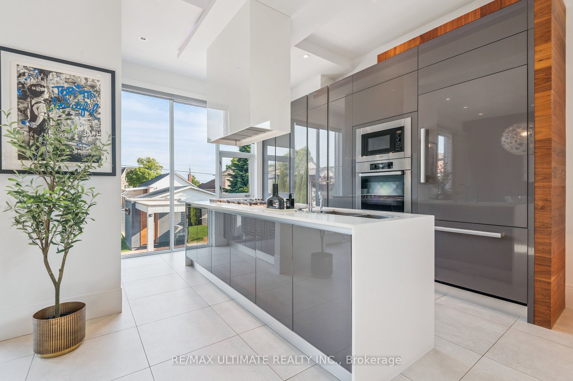 1139 Glengrove Avenue W Property Photo 13