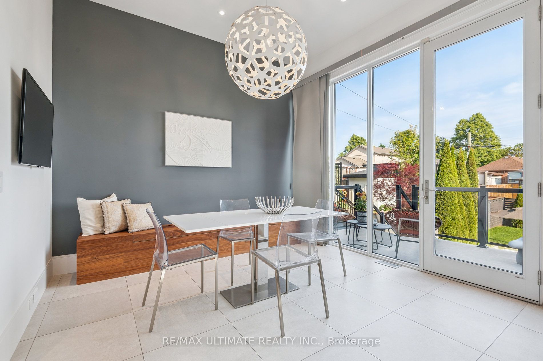 1139 Glengrove Avenue W Property Photo 14