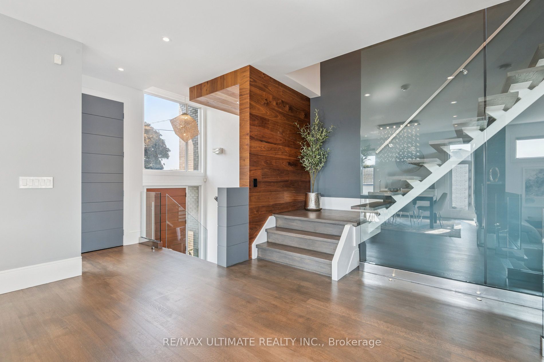 1139 Glengrove Avenue W Property Photo 18