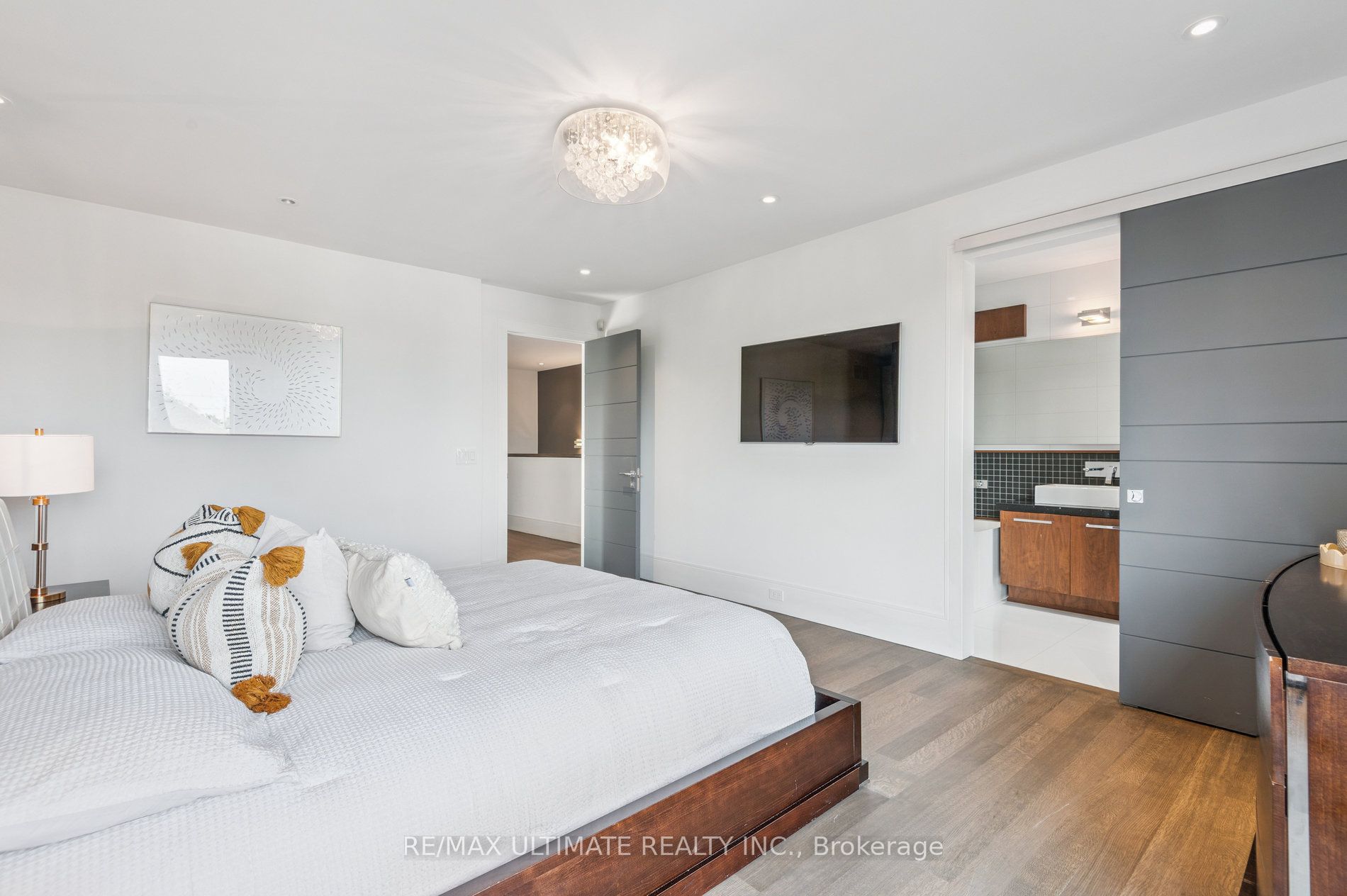 1139 Glengrove Avenue W Property Photo 21