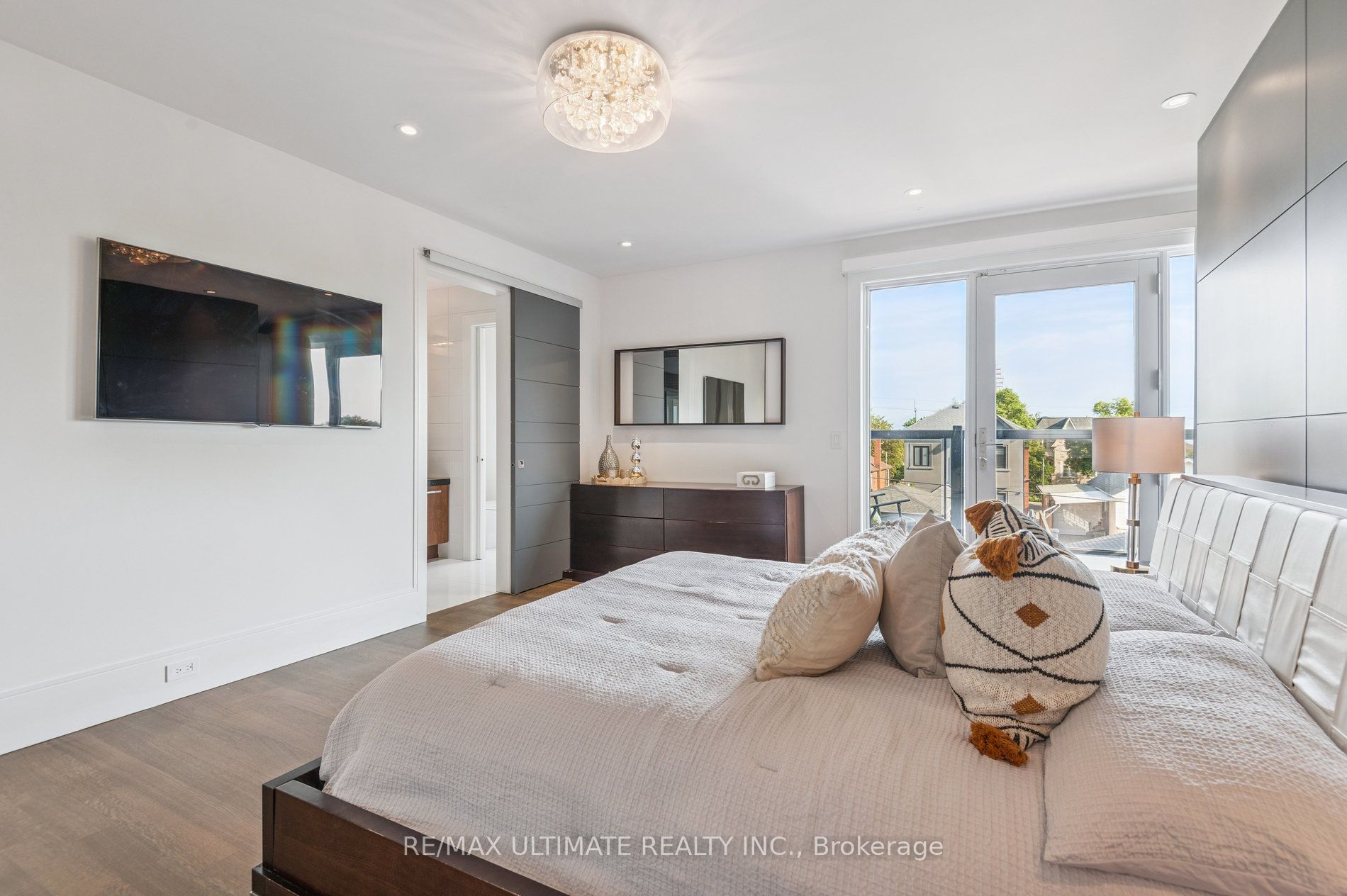 1139 Glengrove Avenue W Property Photo 23