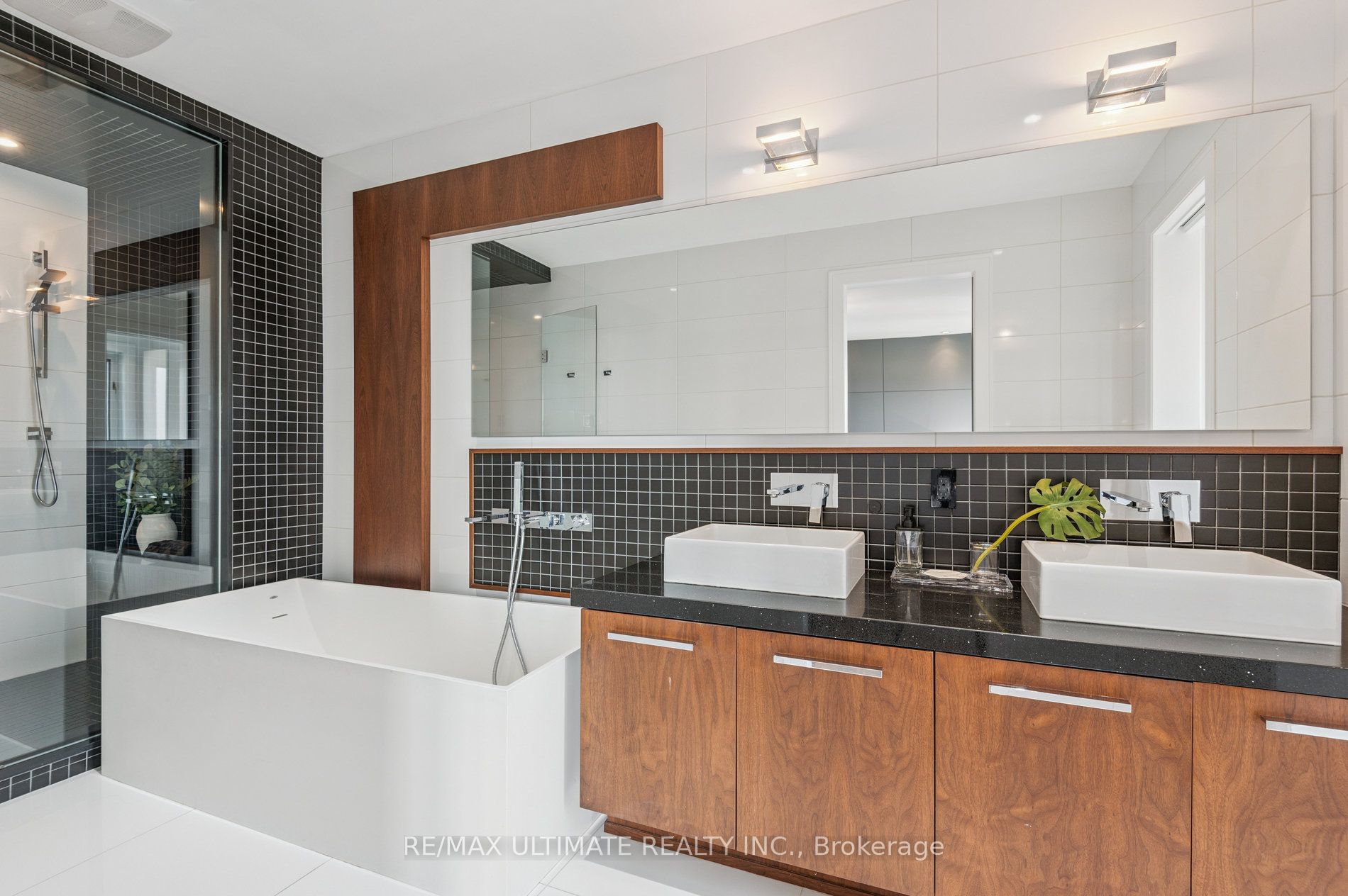 1139 Glengrove Avenue W Property Photo 26