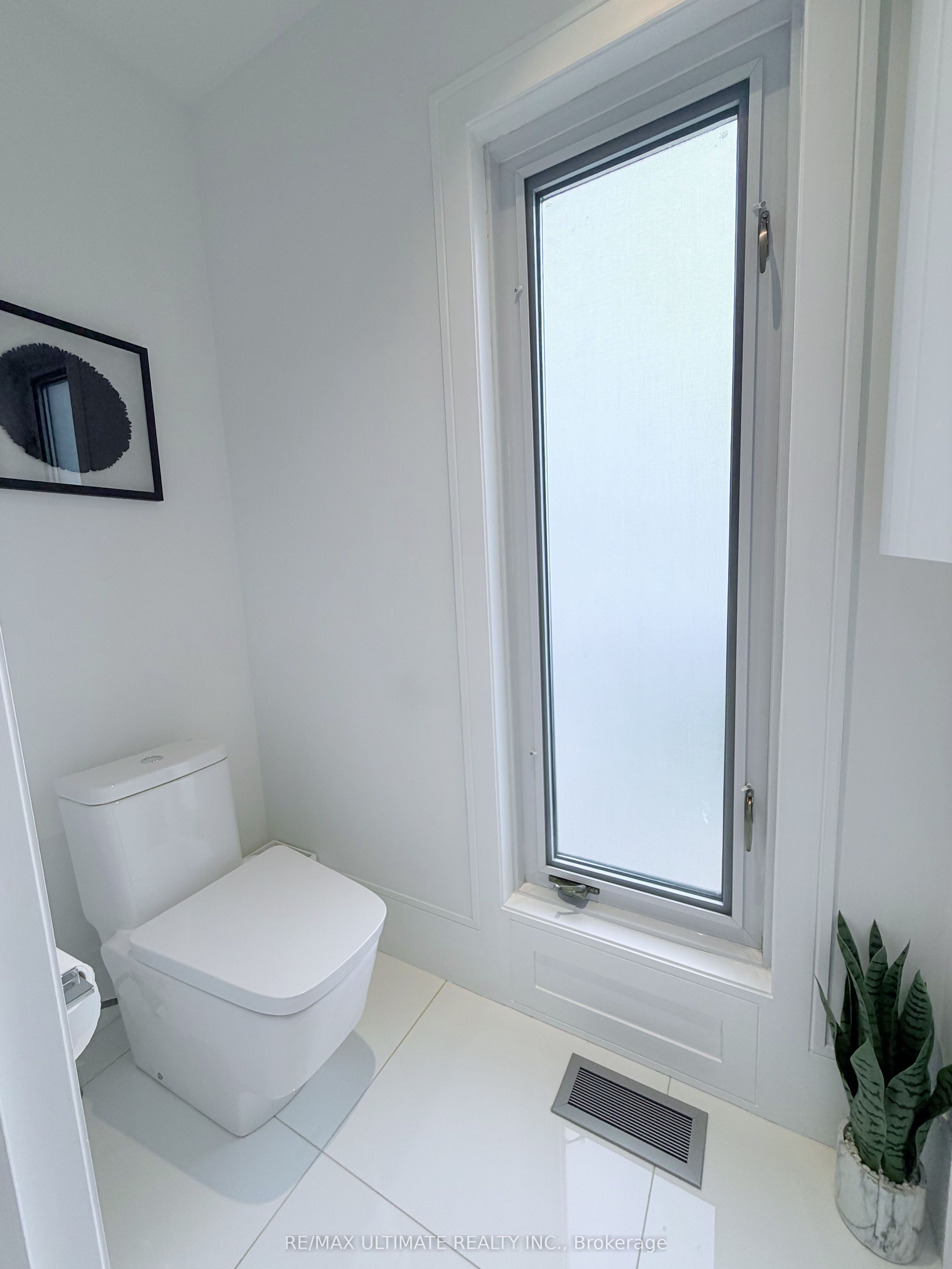 1139 Glengrove Avenue W Property Photo 27