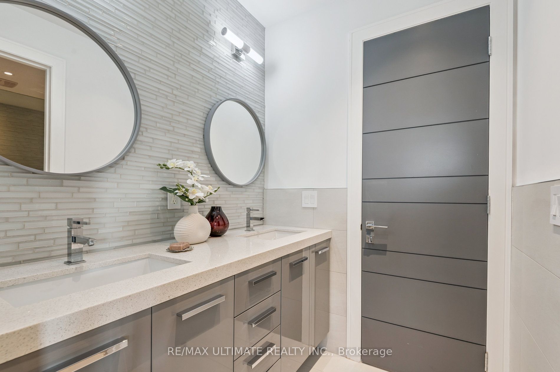 1139 Glengrove Avenue W Property Photo 31