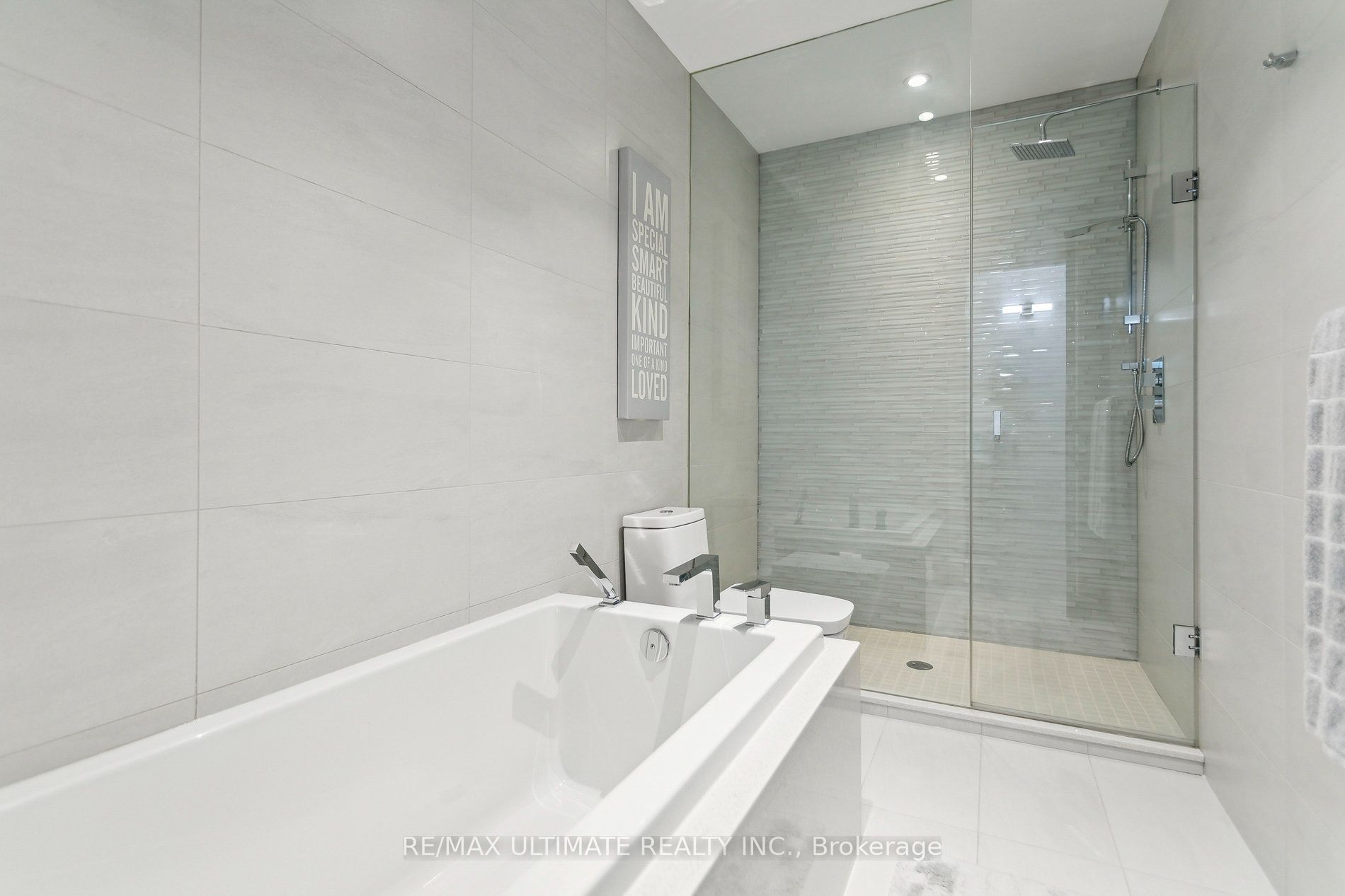 1139 Glengrove Avenue W Property Photo 32