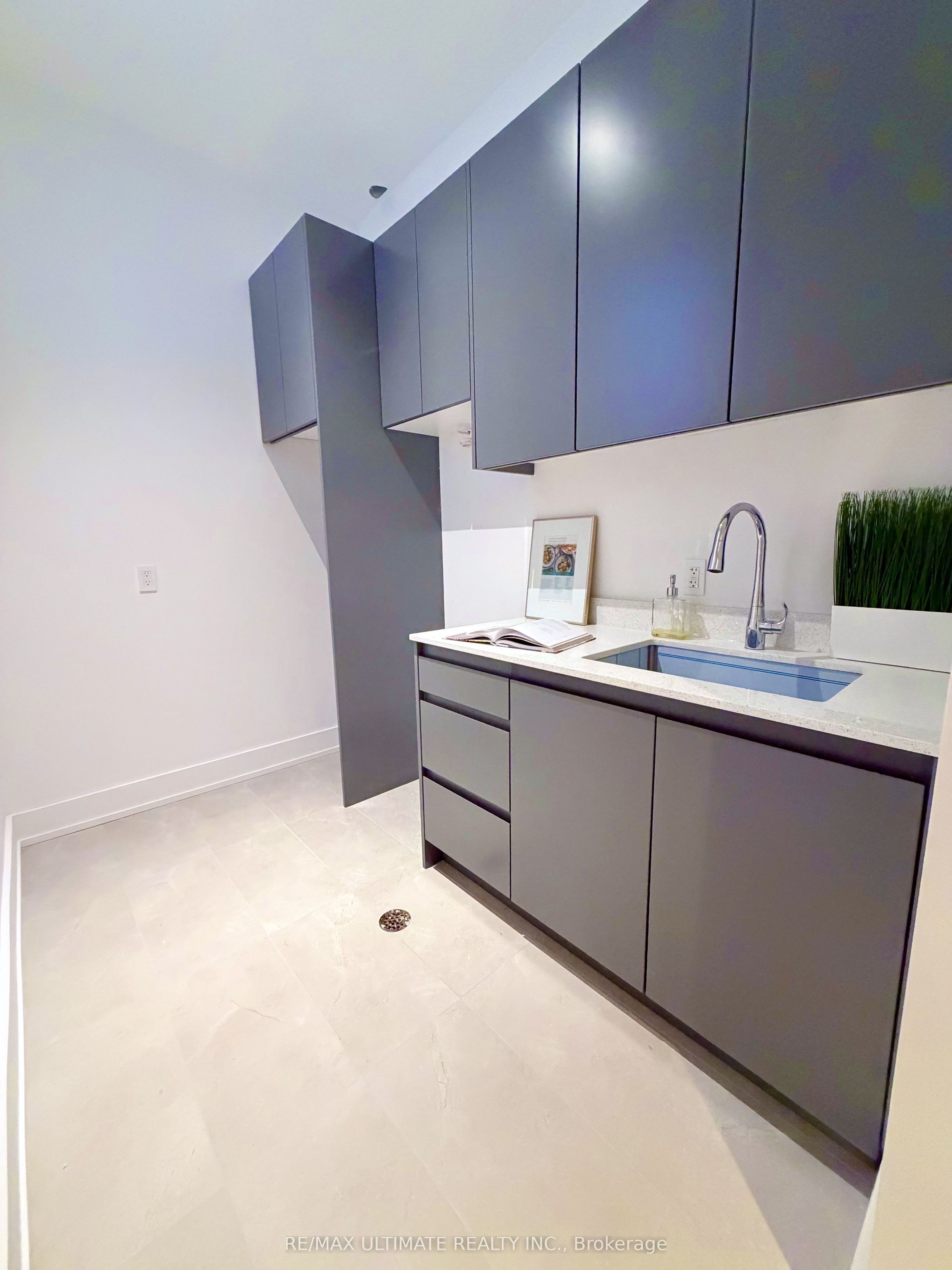 1139 Glengrove Avenue W Property Photo 37