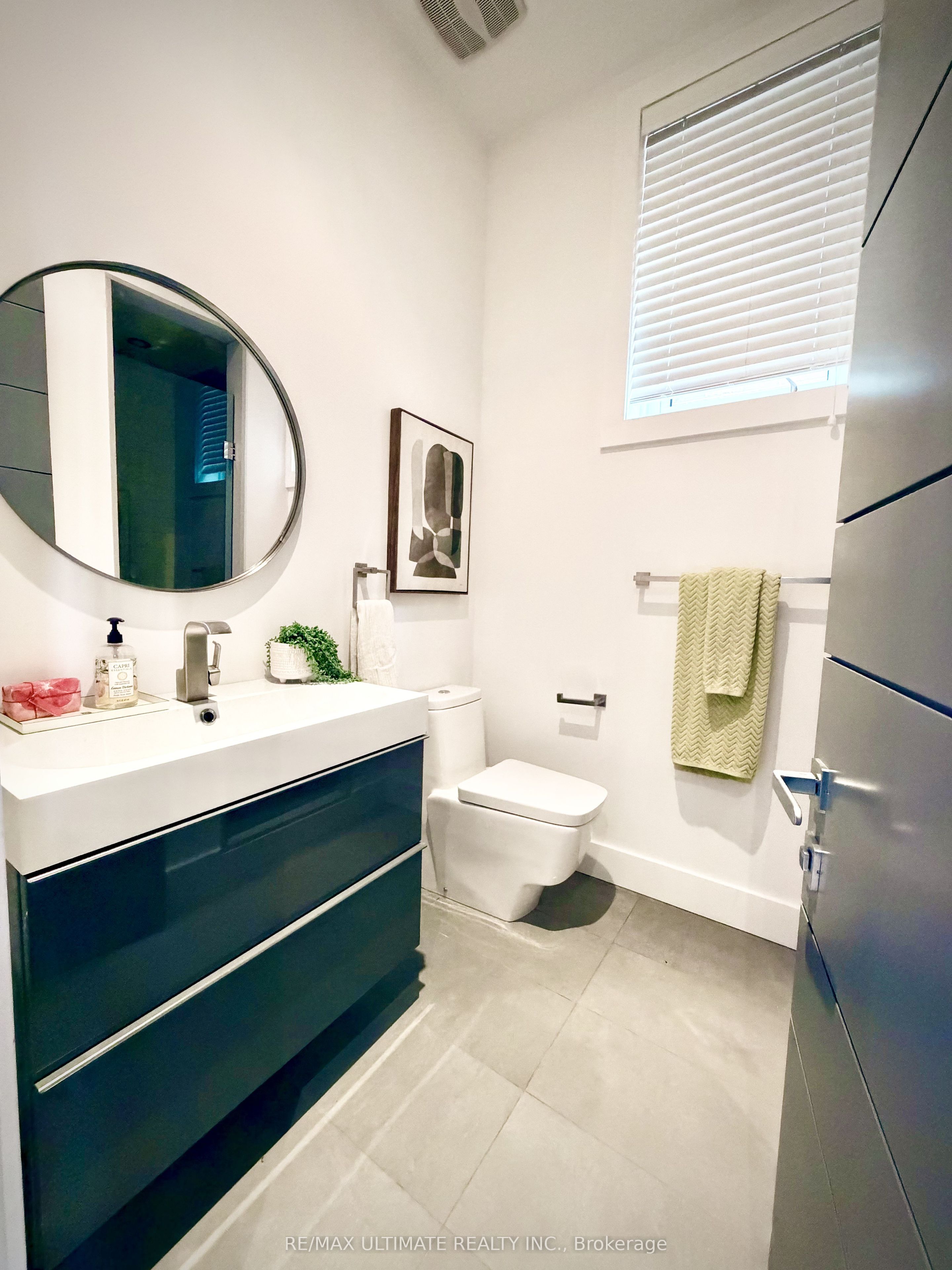 1139 Glengrove Avenue W Property Photo 38