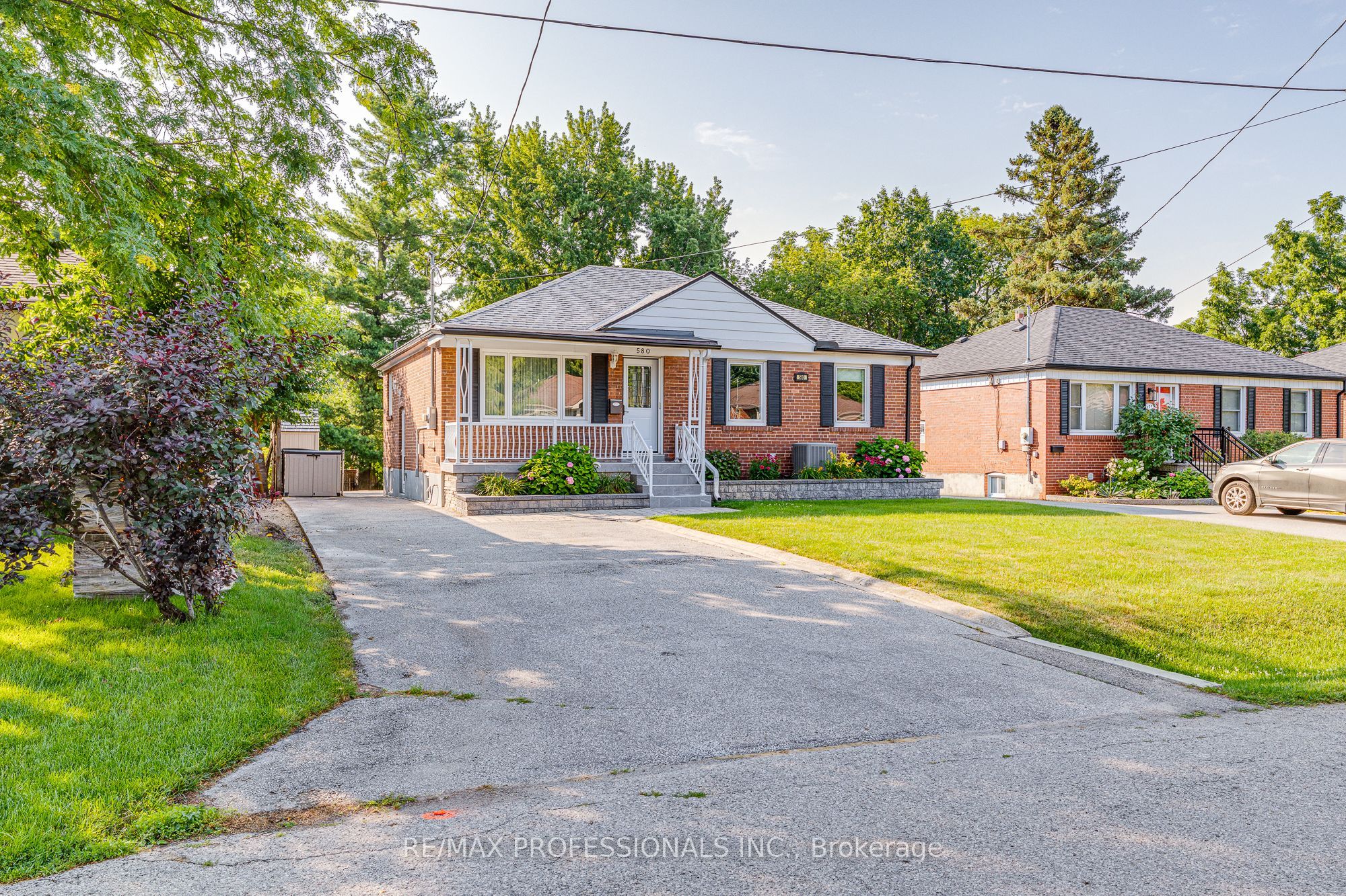 580 Exbury Crescent
