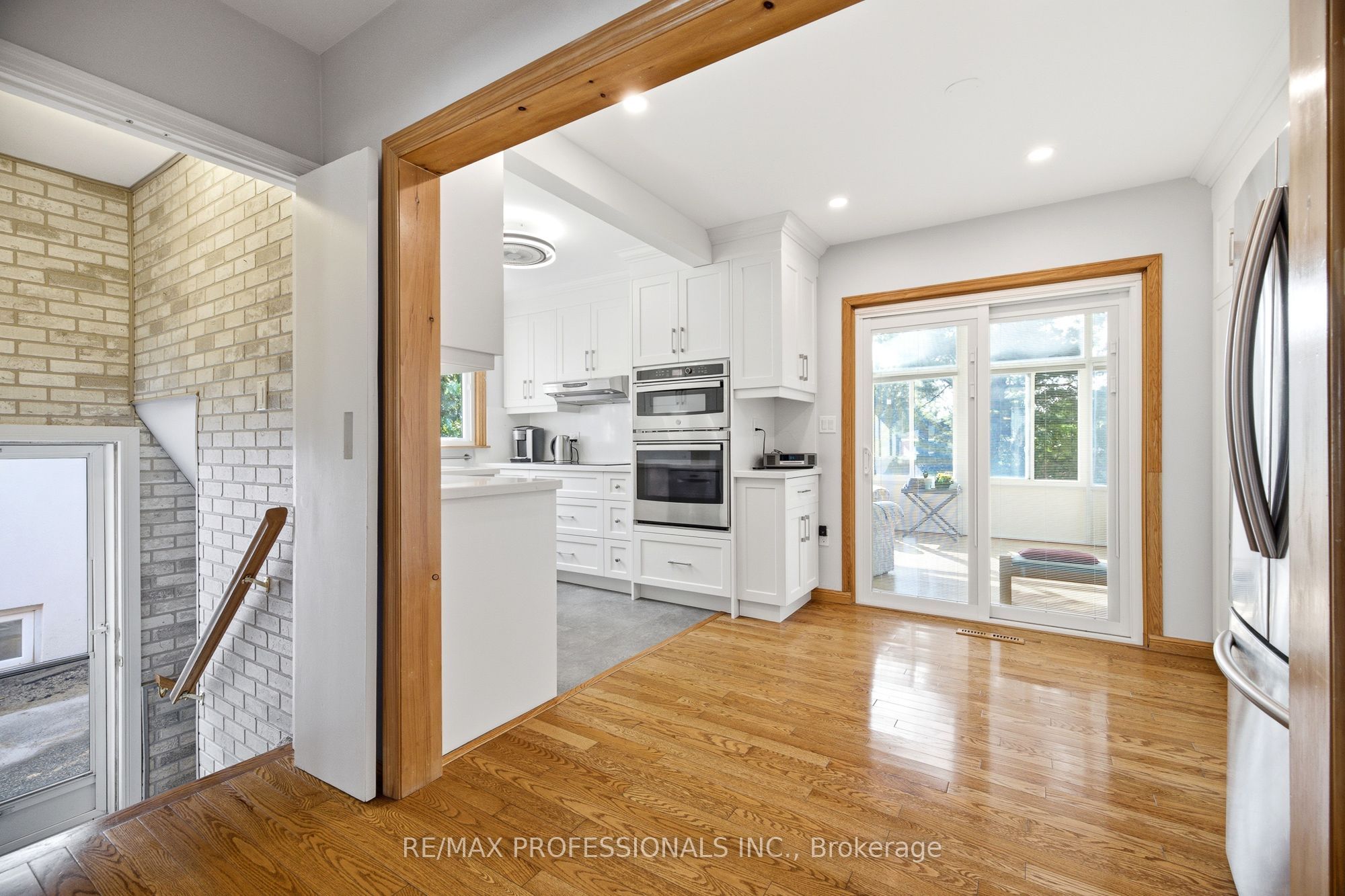580 Exbury Crescent Property Photo 4