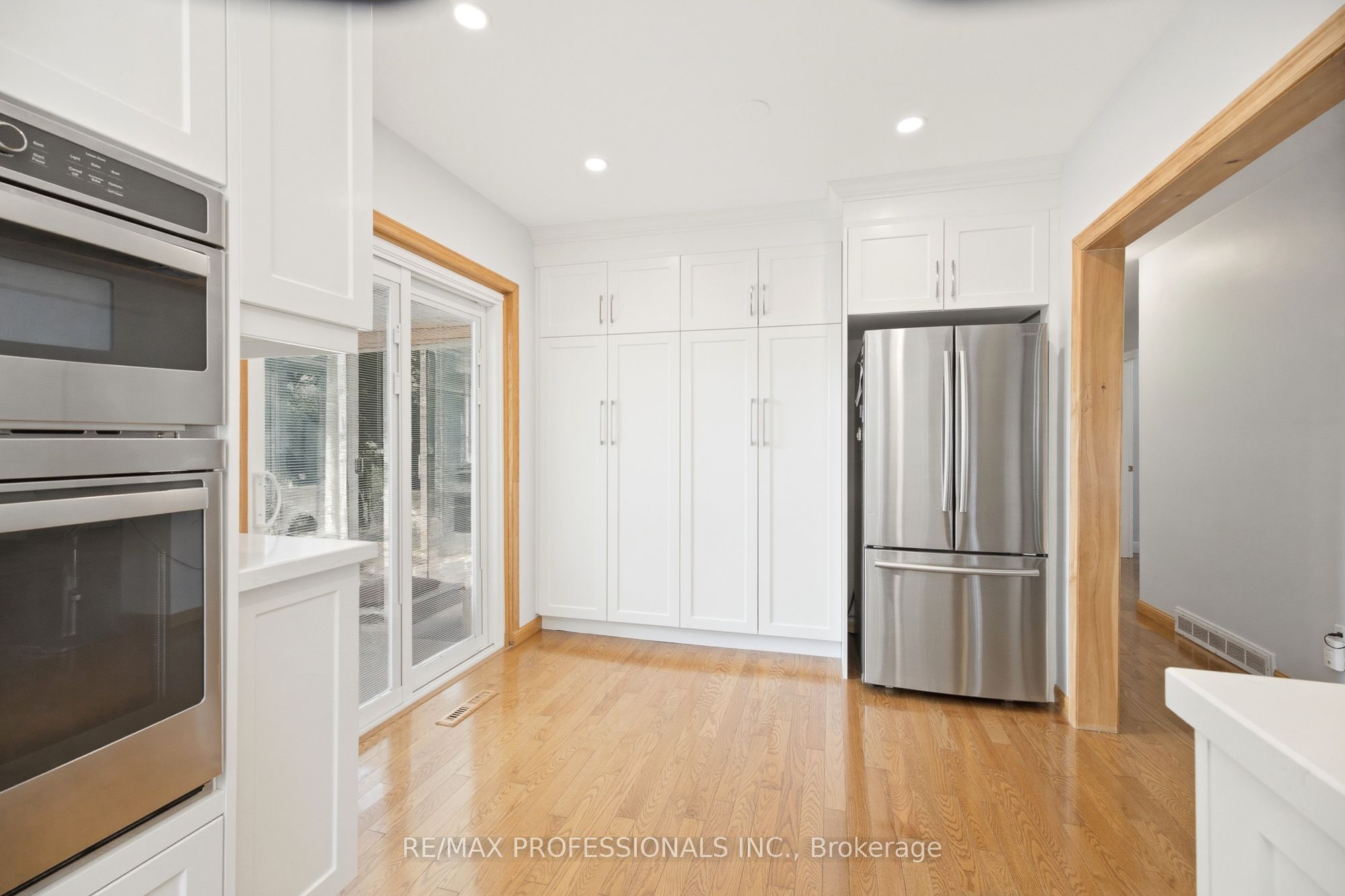 580 Exbury Crescent Property Photo 8