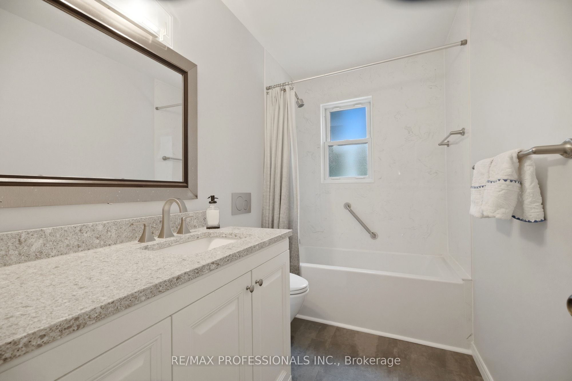 580 Exbury Crescent Property Photo 14