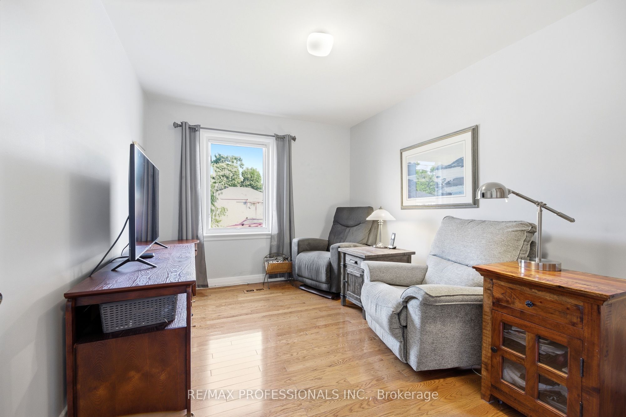 580 Exbury Crescent Property Photo 15