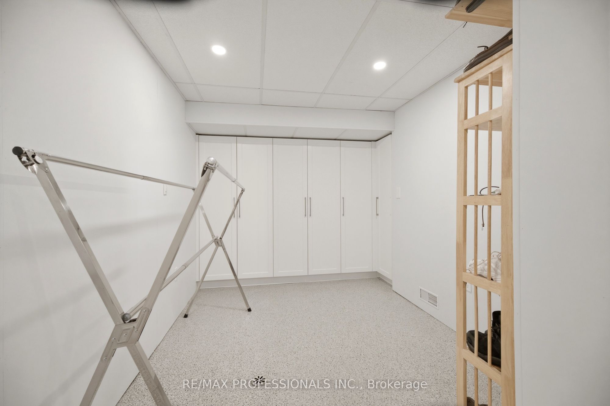 580 Exbury Crescent Property Photo 22