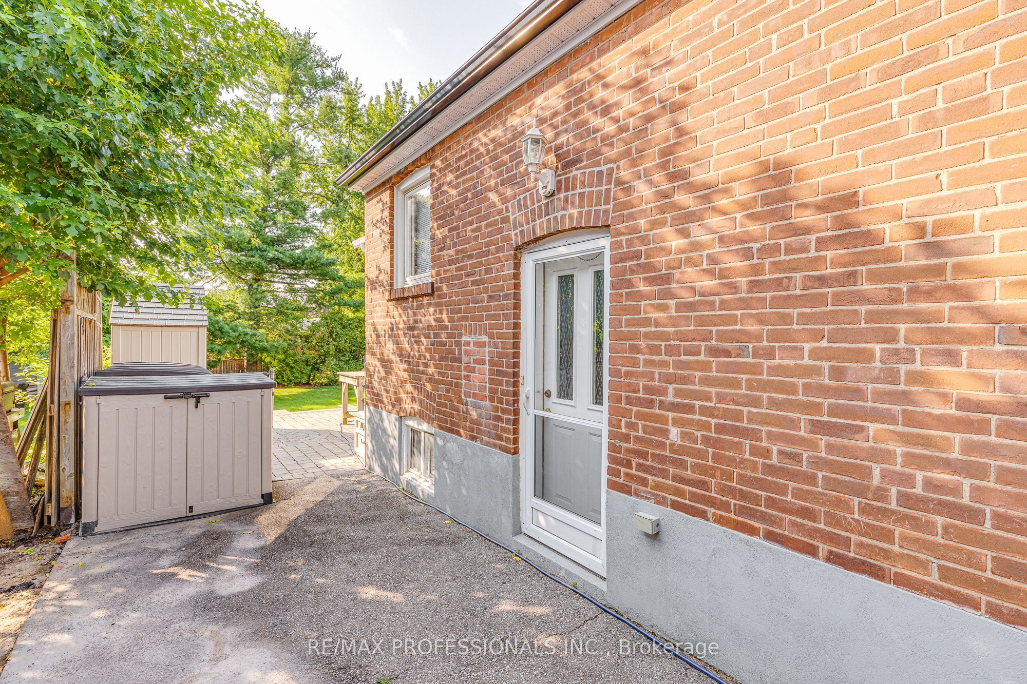 580 Exbury Crescent Property Photo 24