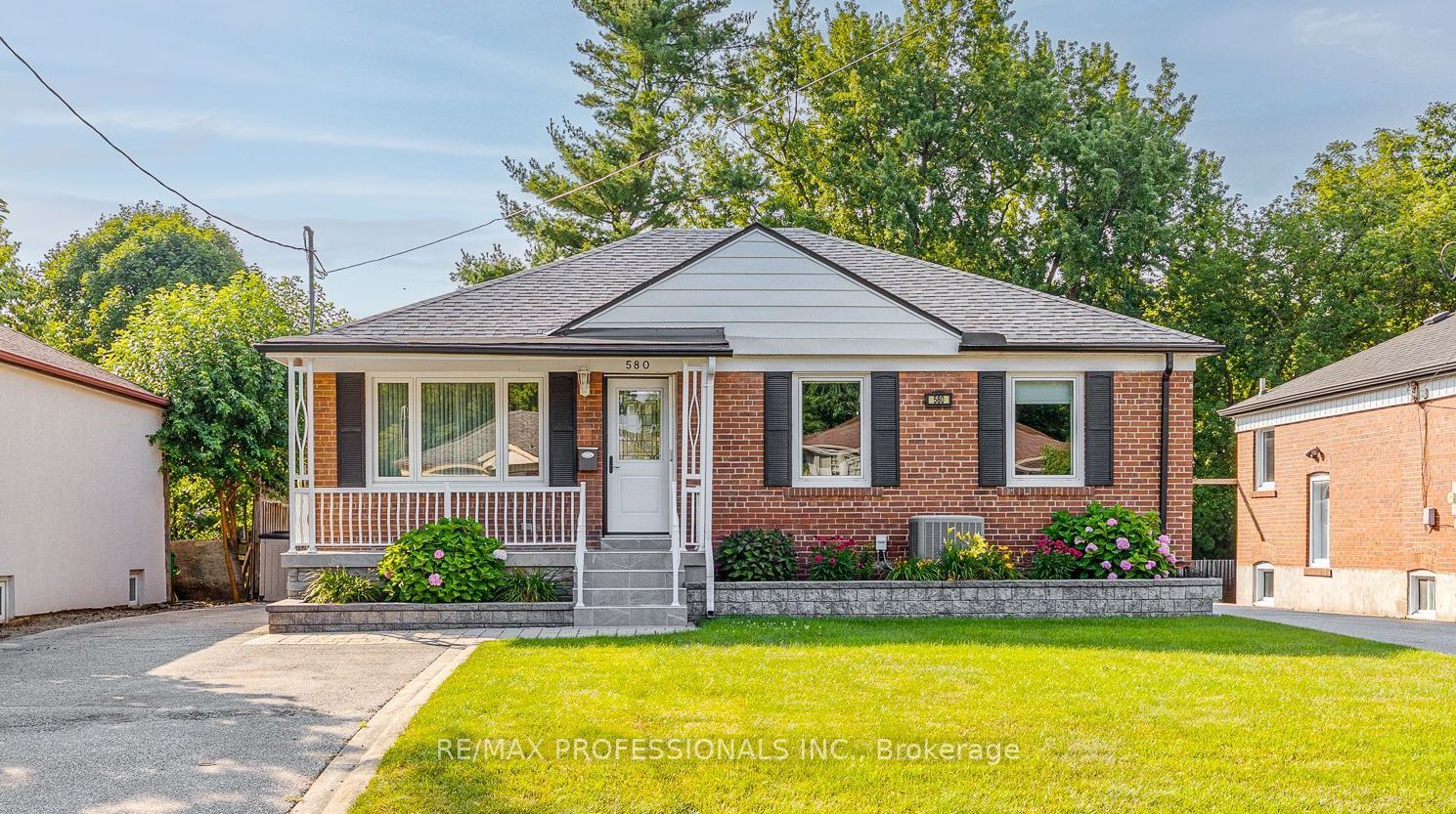 580 Exbury Crescent Property Photo 28