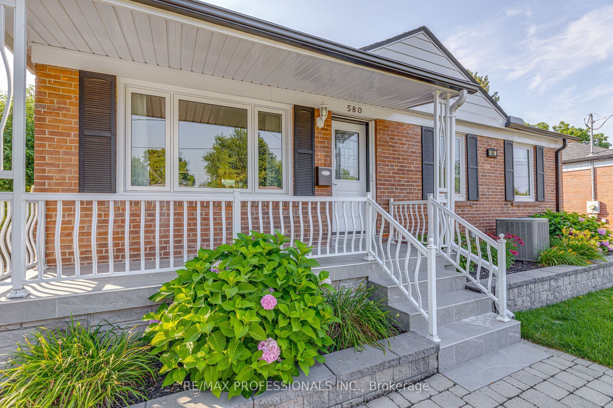 580 Exbury Crescent Property Photo 30