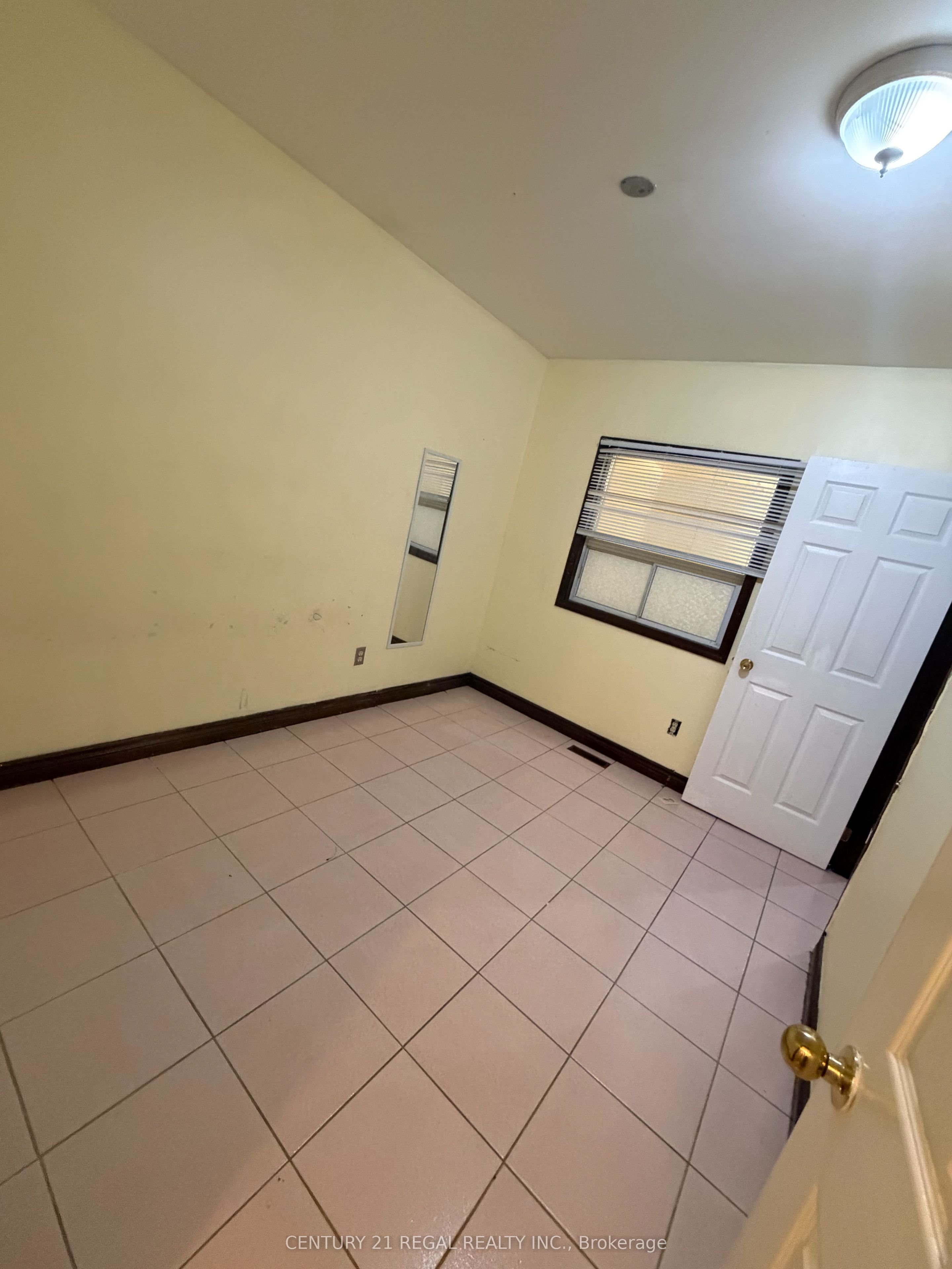 690 Jane Street Property Photo 8