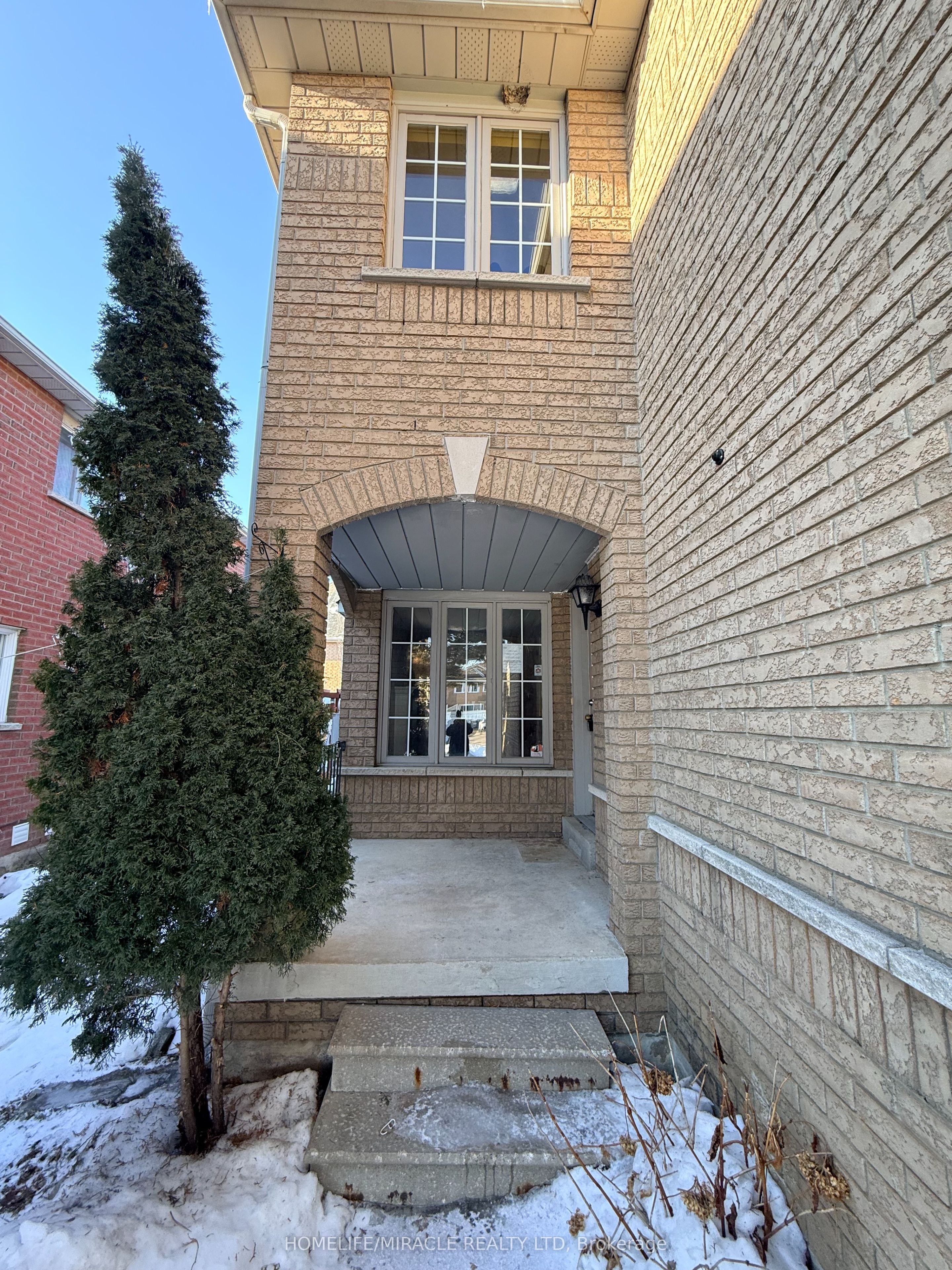 137 Pressed Brick Drive Property Photo 1