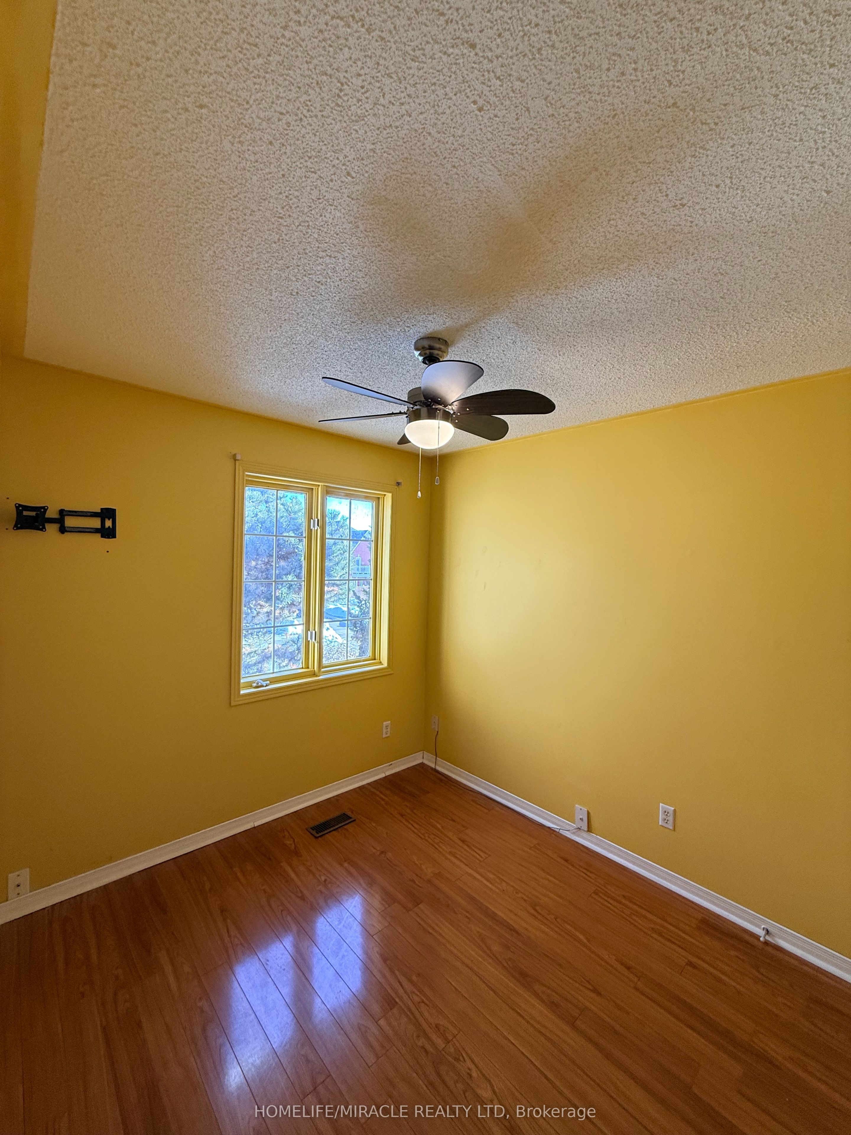 137 Pressed Brick Drive Property Photo 32