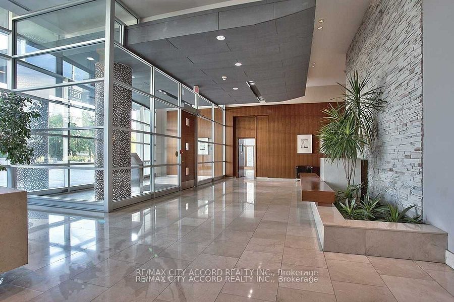 220 Burnhamthorpe Road W 1801 Property Photo 4