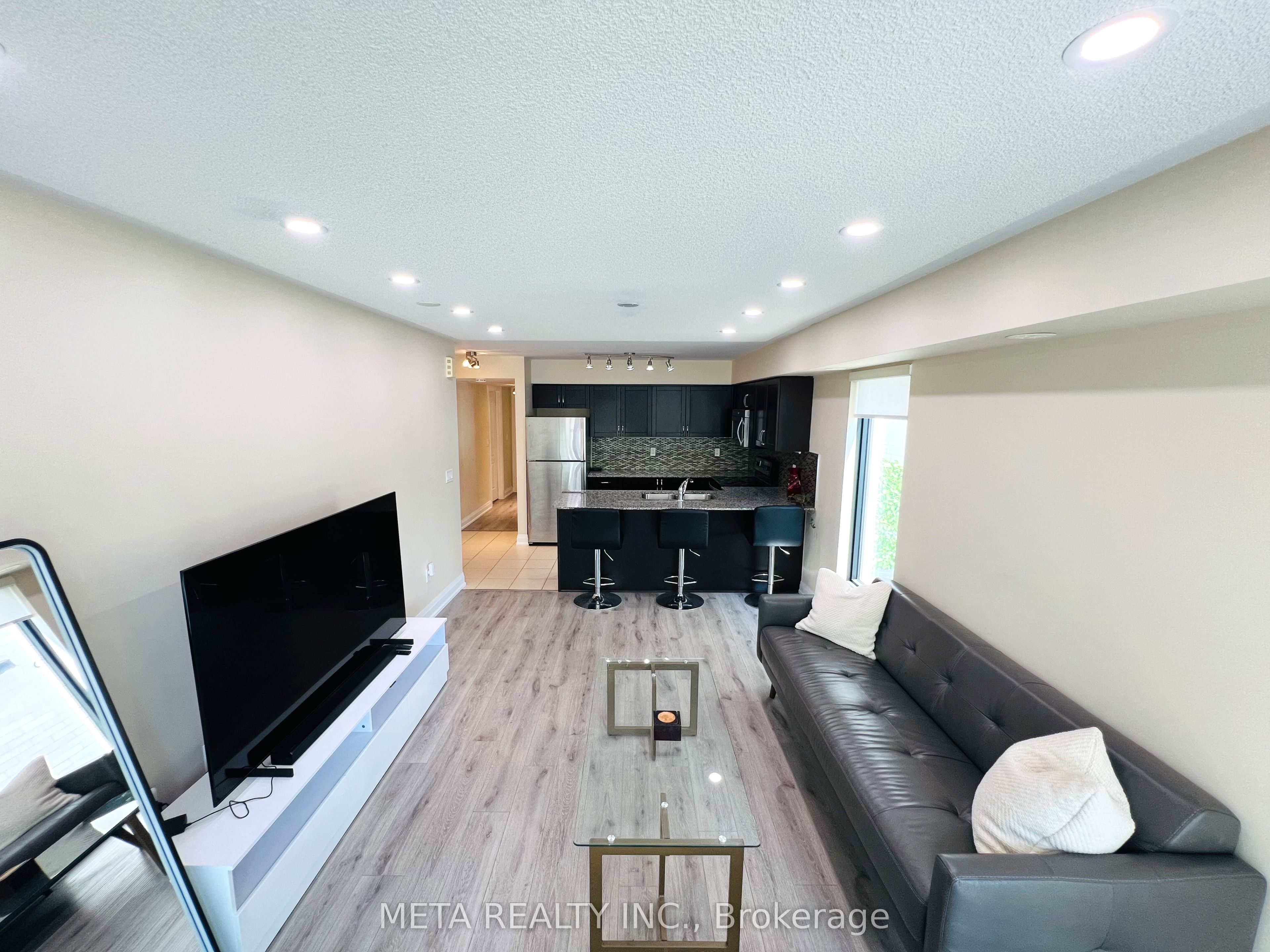 138 Widdicombe Hill Boulevard 701 Property Photo 1