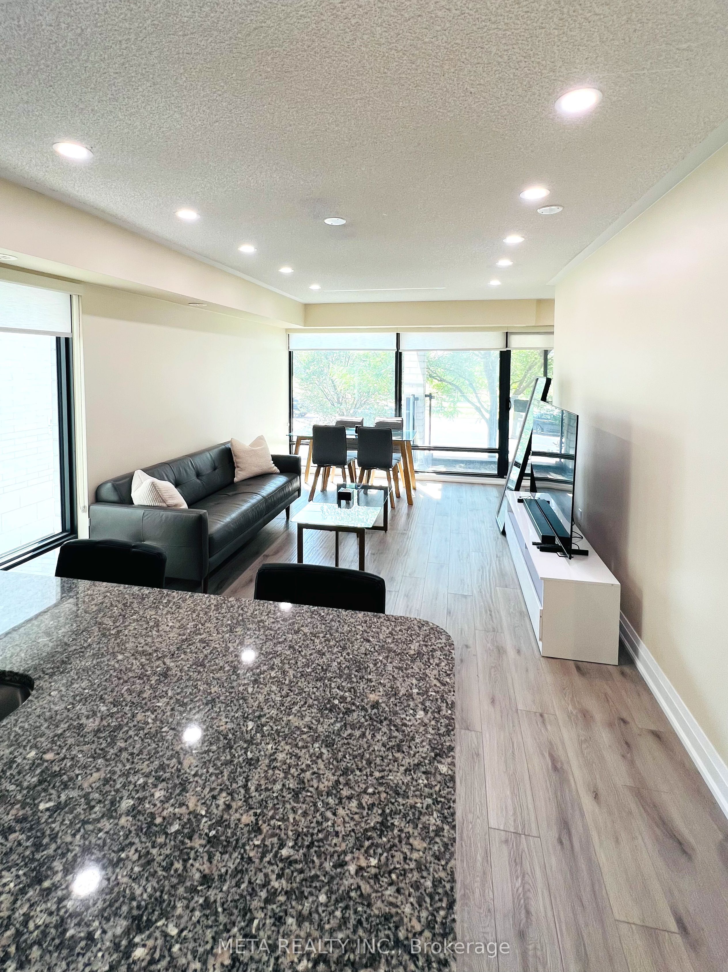 138 Widdicombe Hill Boulevard 701 Property Photo 2