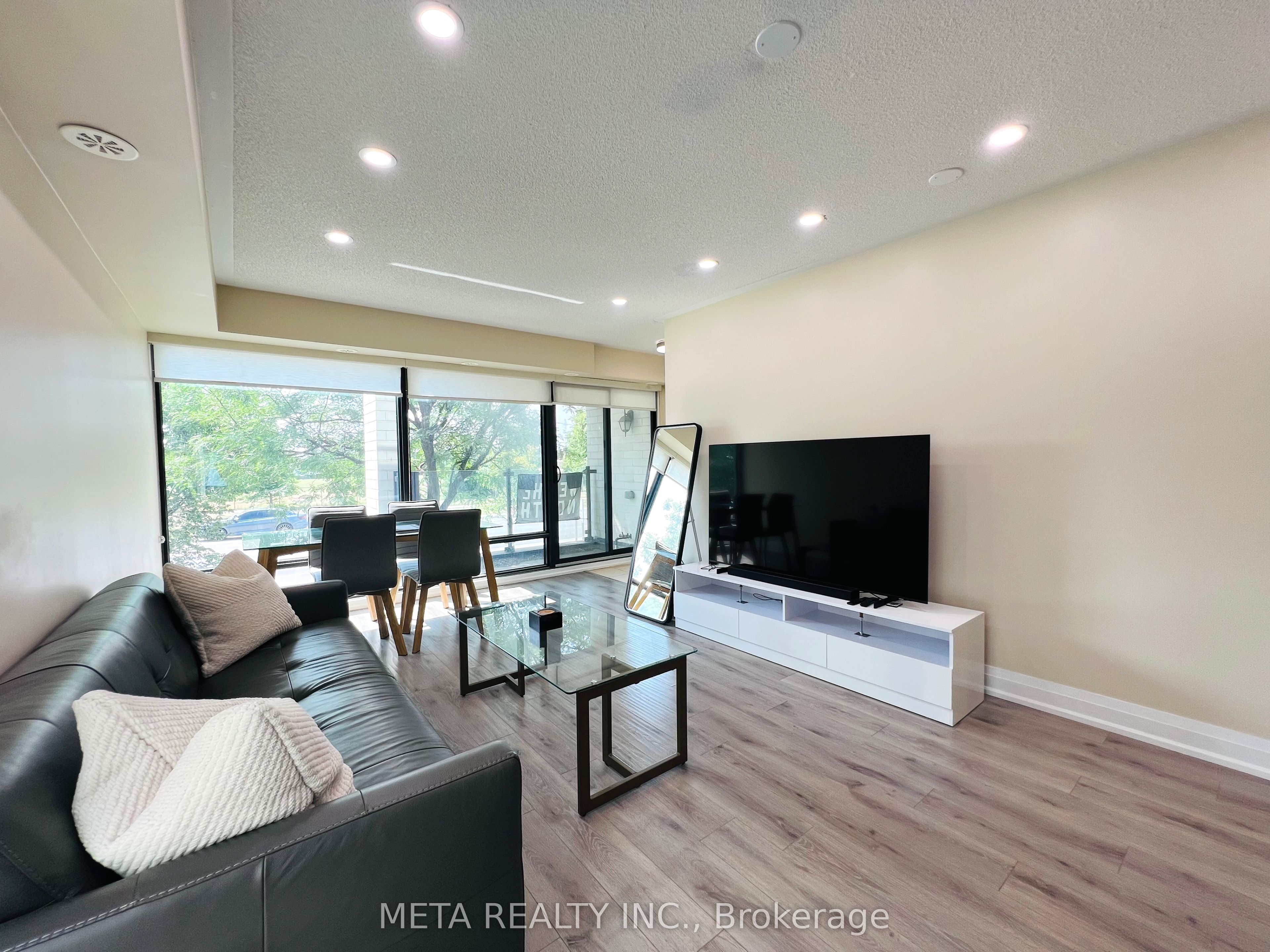 138 Widdicombe Hill Boulevard 701 Property Photo 5