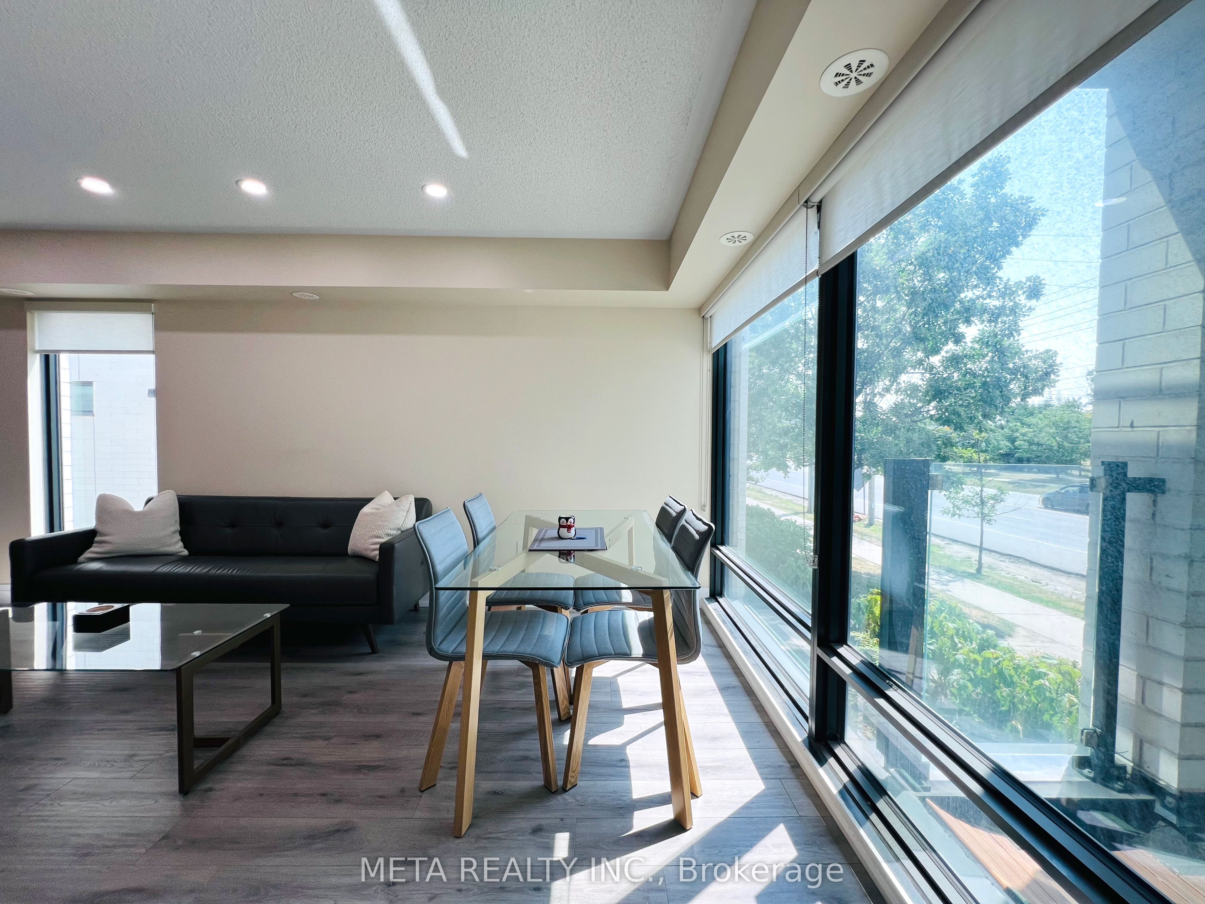 138 Widdicombe Hill Boulevard 701 Property Photo 6