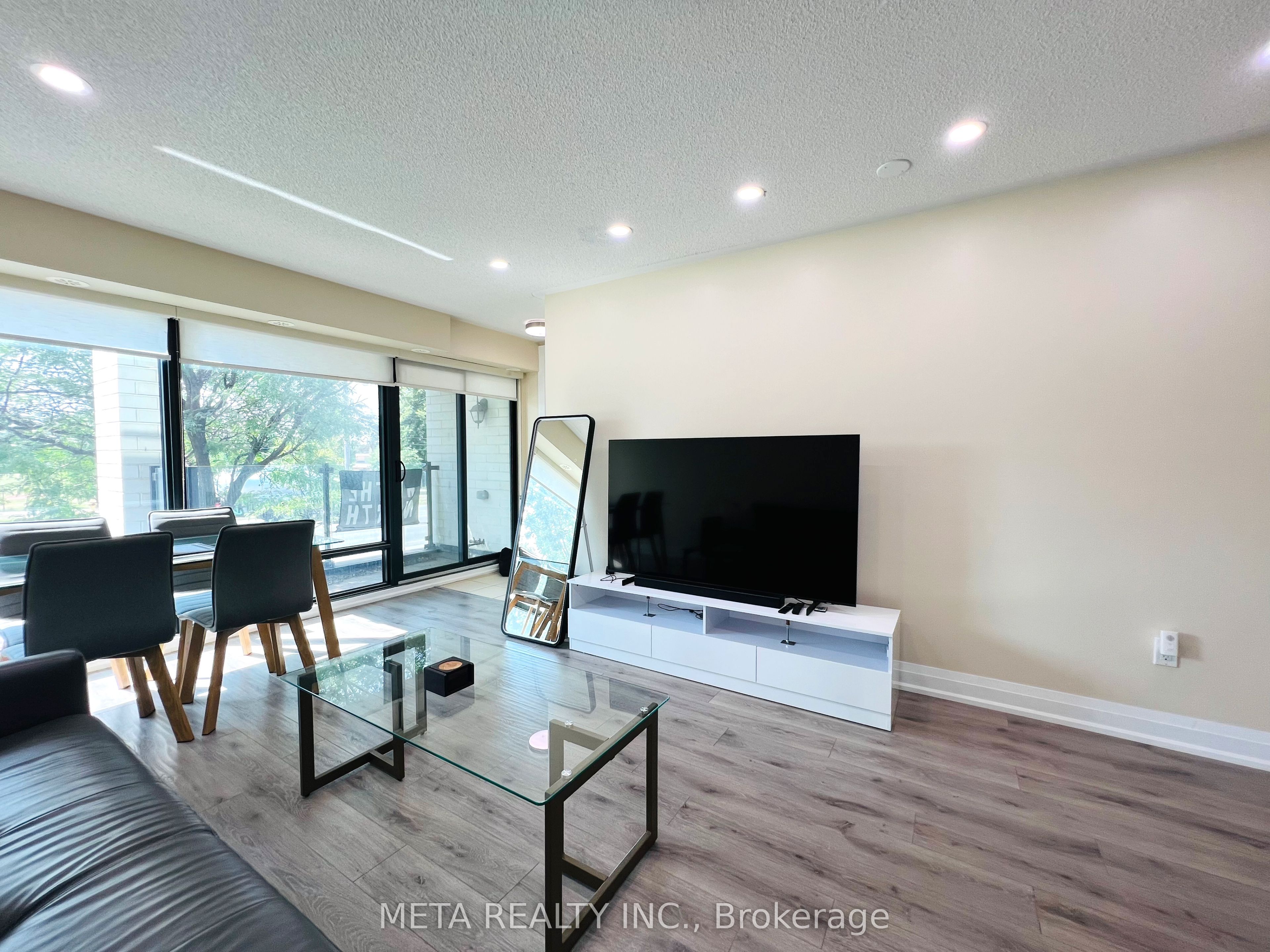 138 Widdicombe Hill Boulevard 701 Property Photo 8