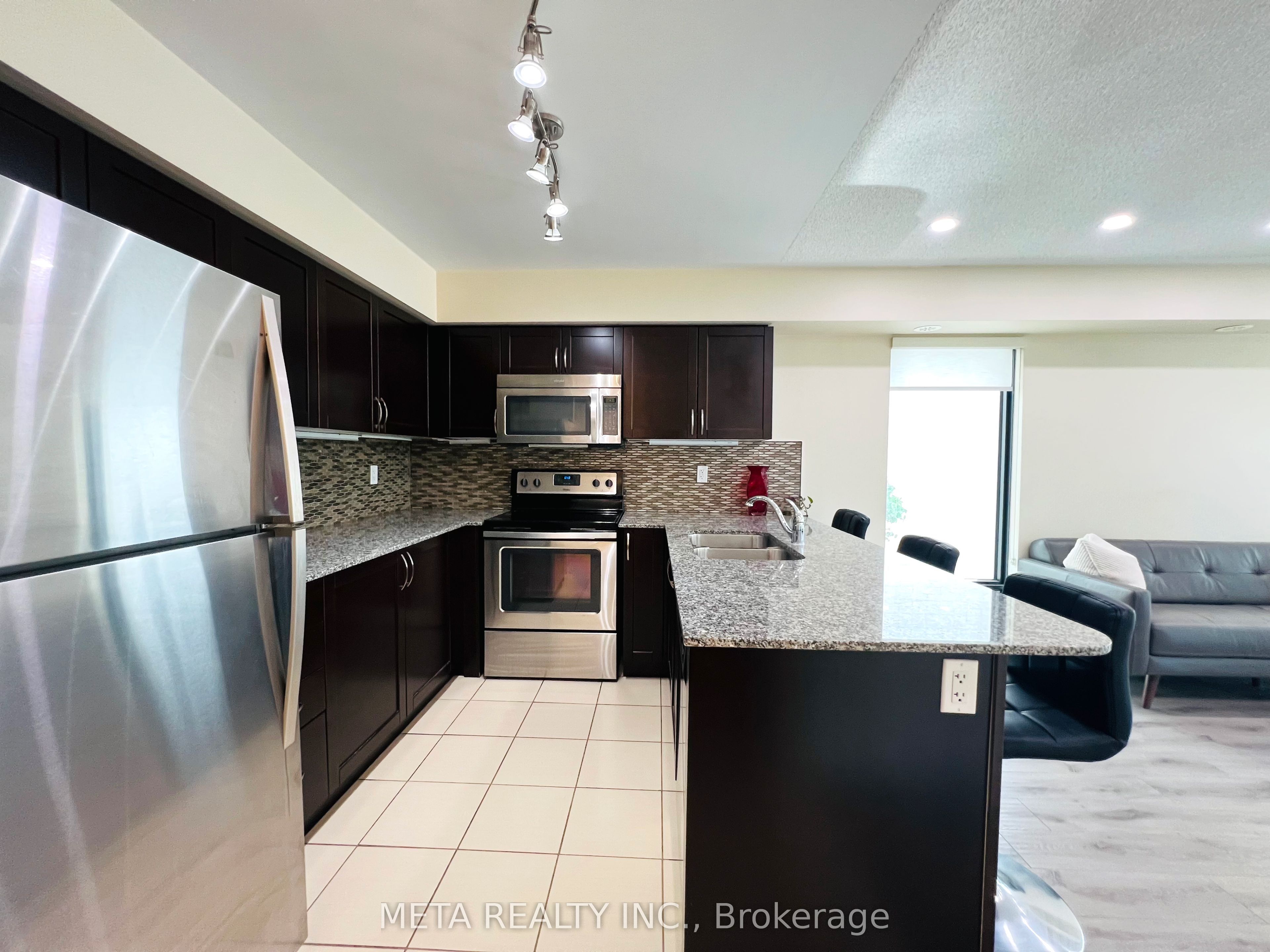 138 Widdicombe Hill Boulevard 701 Property Photo 9