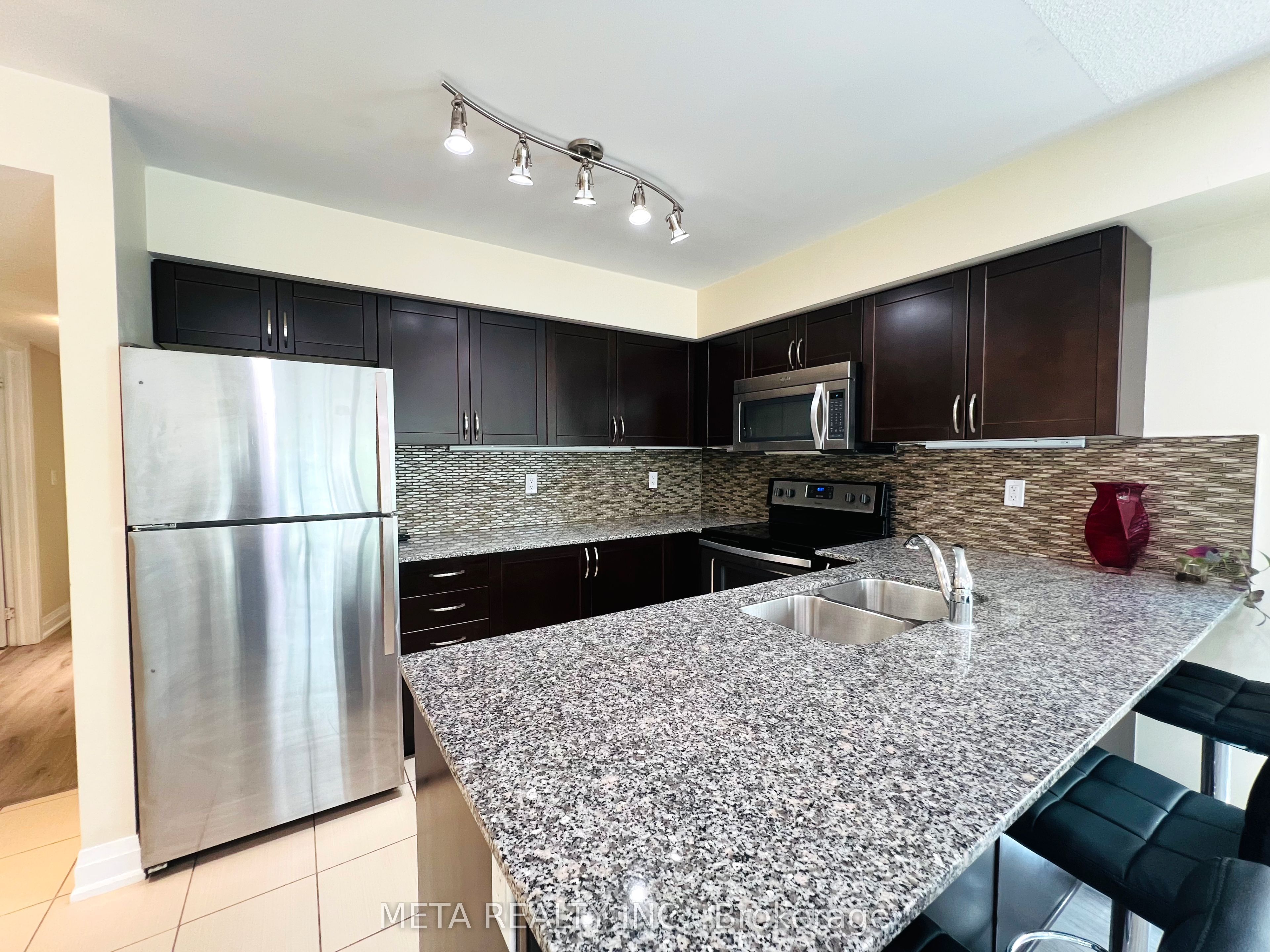 138 Widdicombe Hill Boulevard 701 Property Photo 13