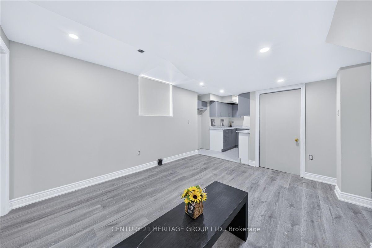 19 Reynolds Avenue Property Photo 35