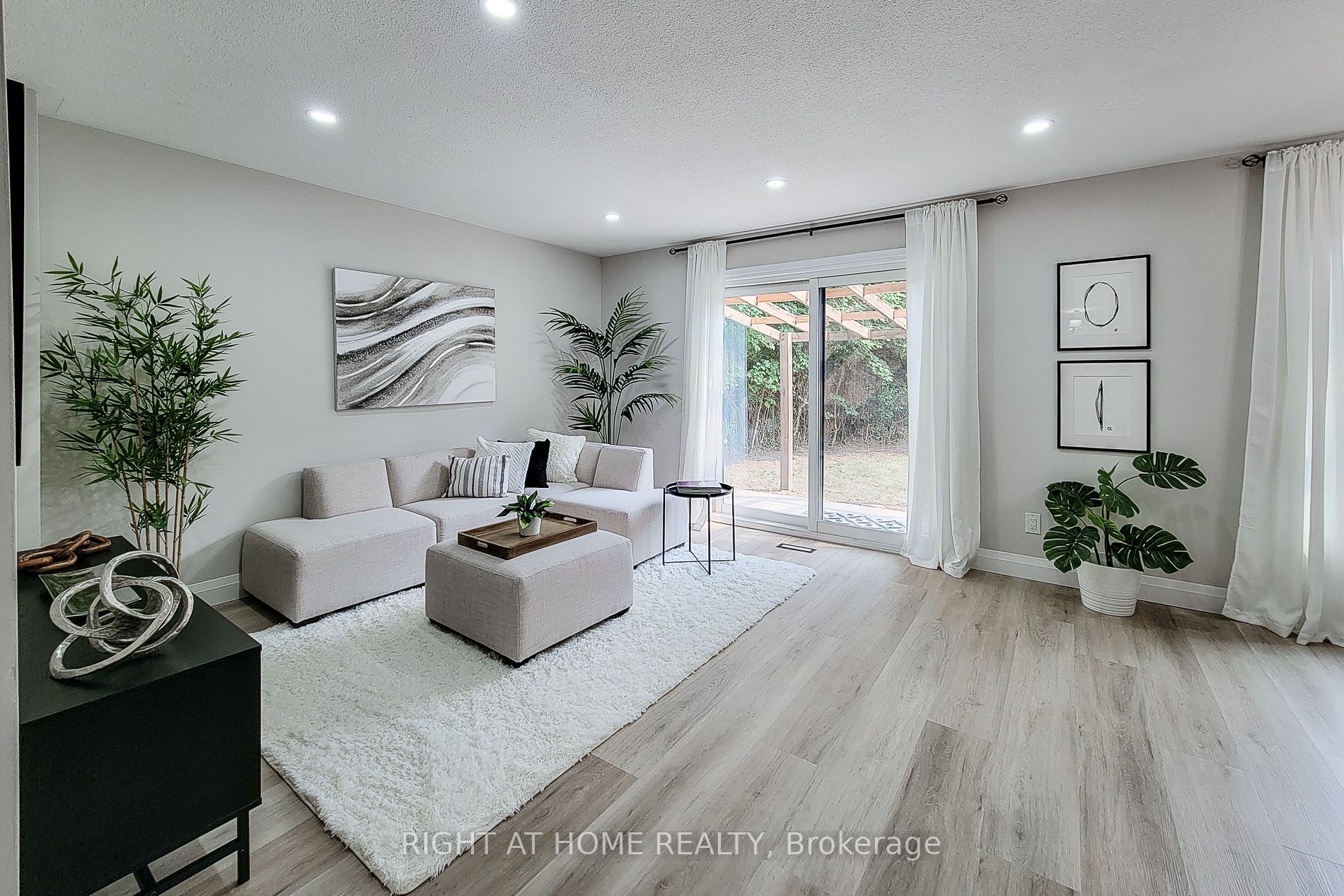 3574 Autumnleaf Crescent Property Photo 2