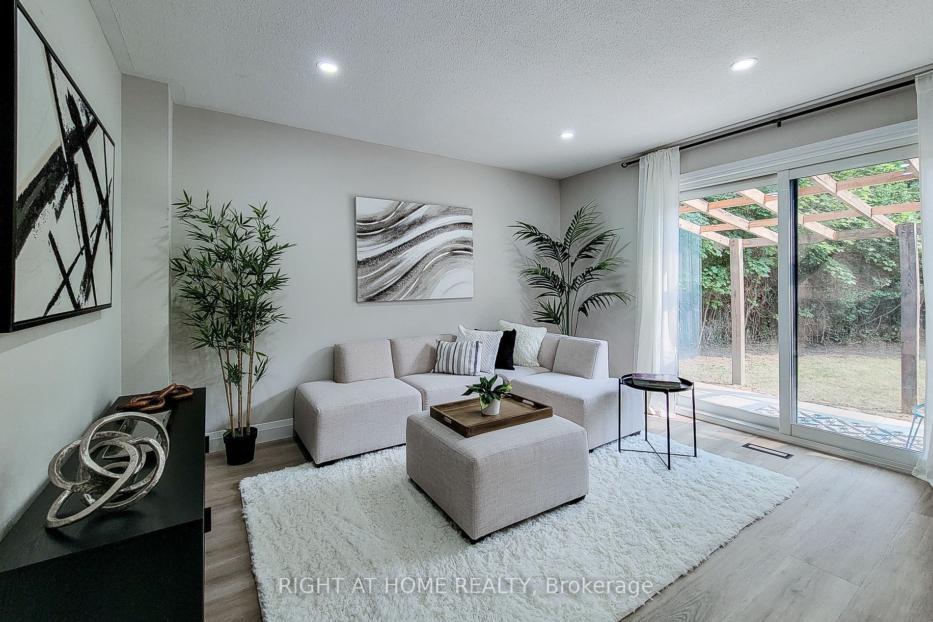 3574 Autumnleaf Crescent Property Photo 4