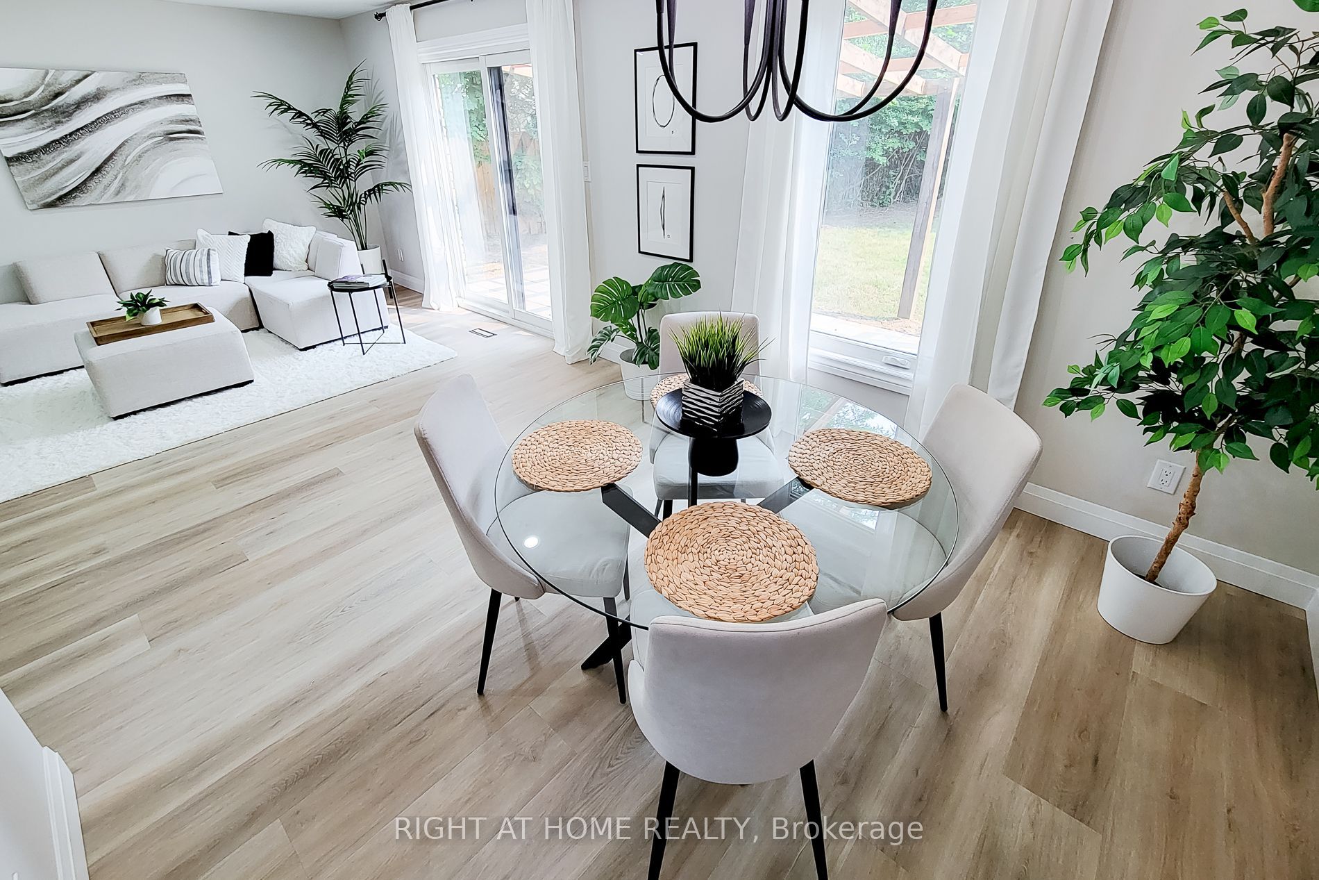 3574 Autumnleaf Crescent Property Photo 5