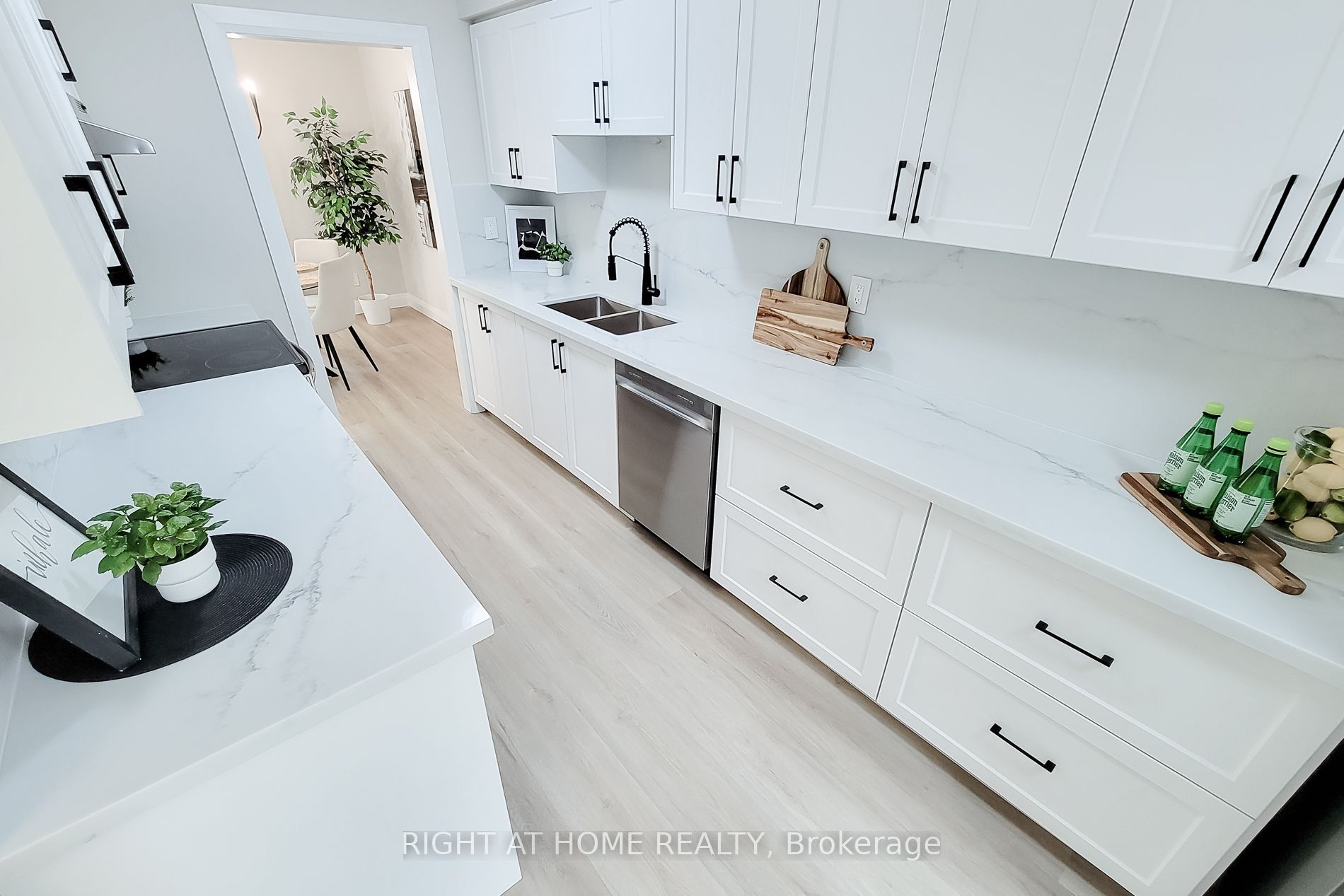 3574 Autumnleaf Crescent Property Photo 7