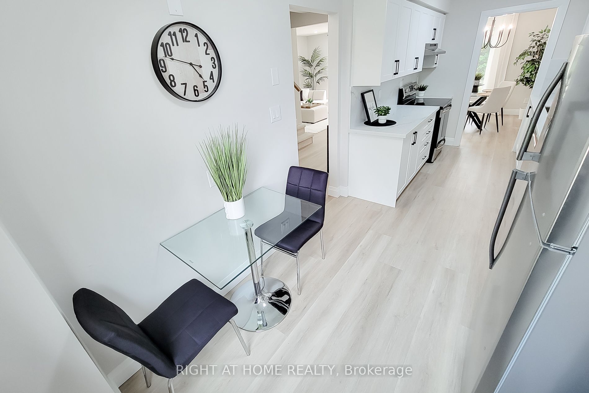 3574 Autumnleaf Crescent Property Photo 8