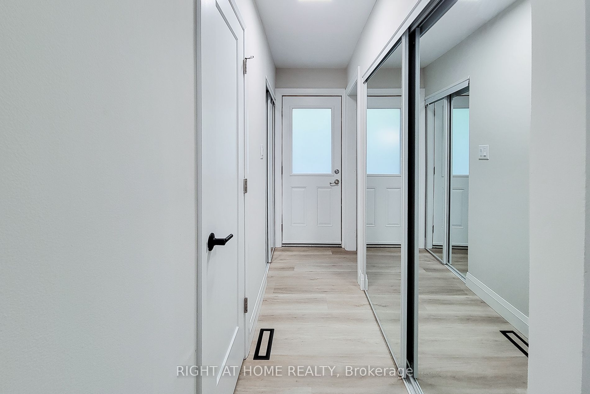 3574 Autumnleaf Crescent Property Photo 9