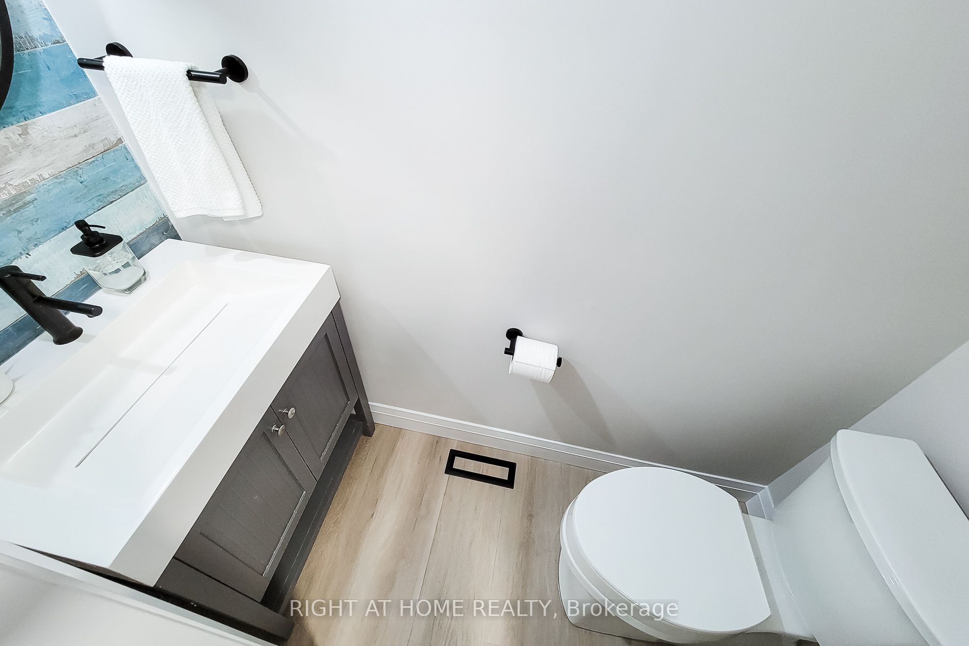 3574 Autumnleaf Crescent Property Photo 10