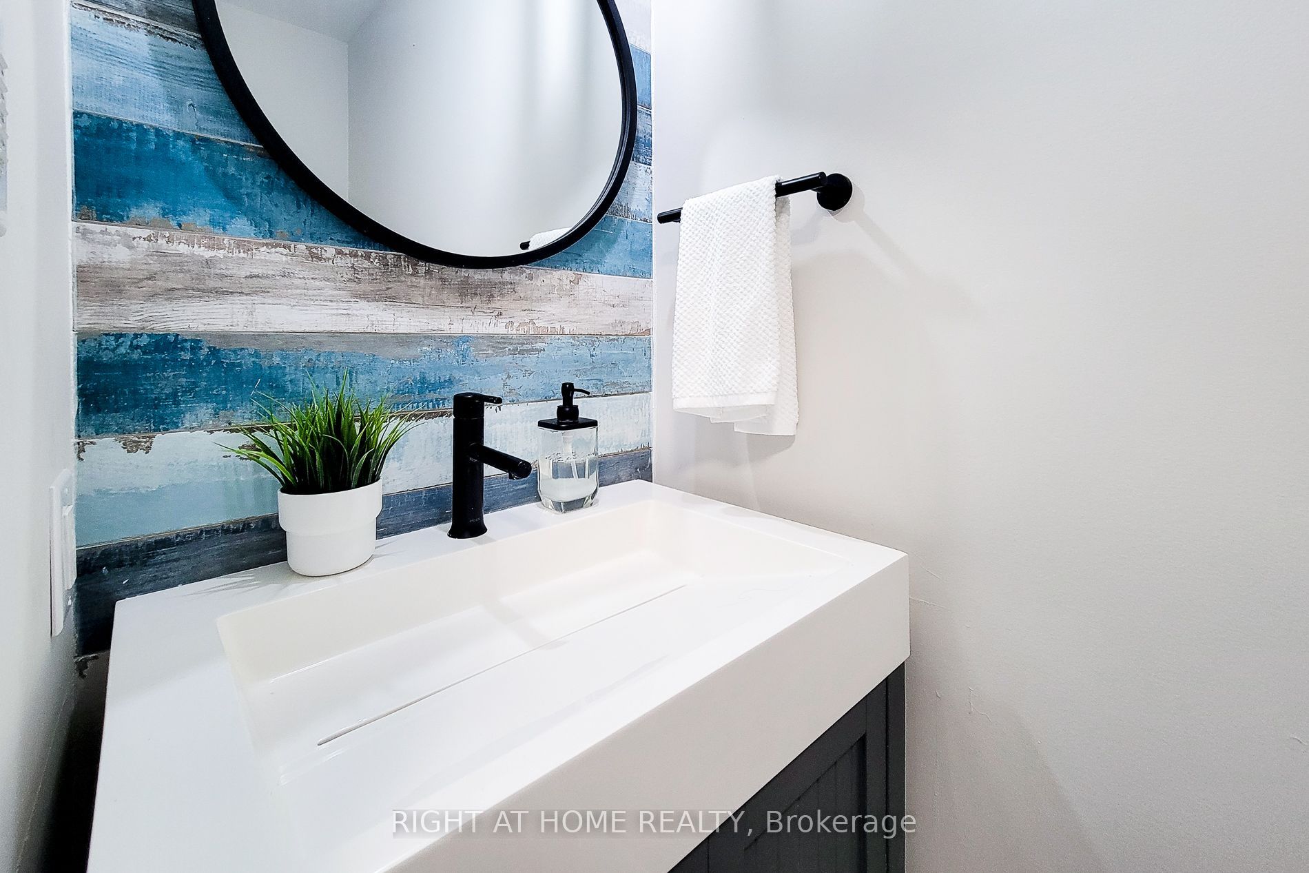 3574 Autumnleaf Crescent Property Photo 11