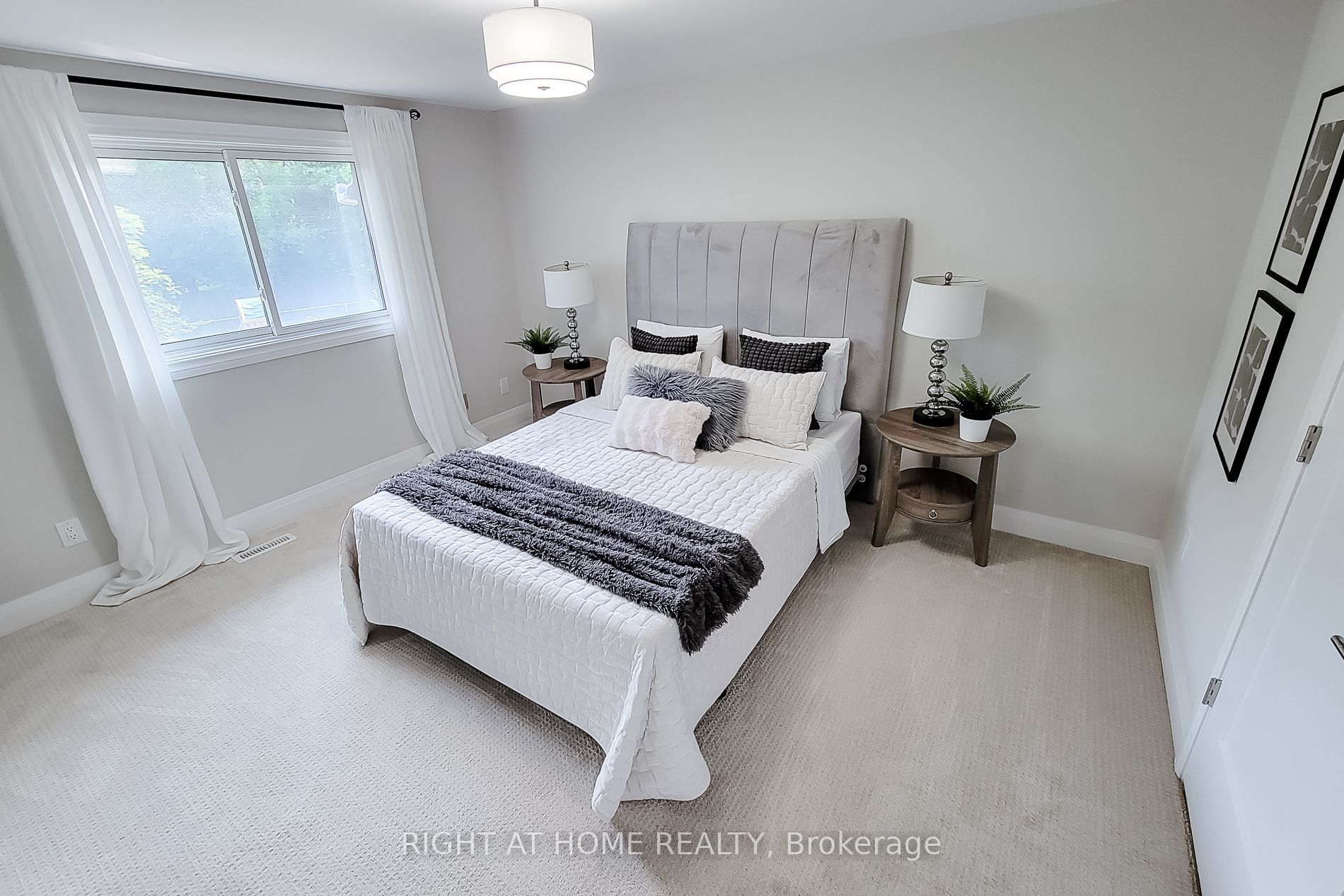 3574 Autumnleaf Crescent Property Photo 13