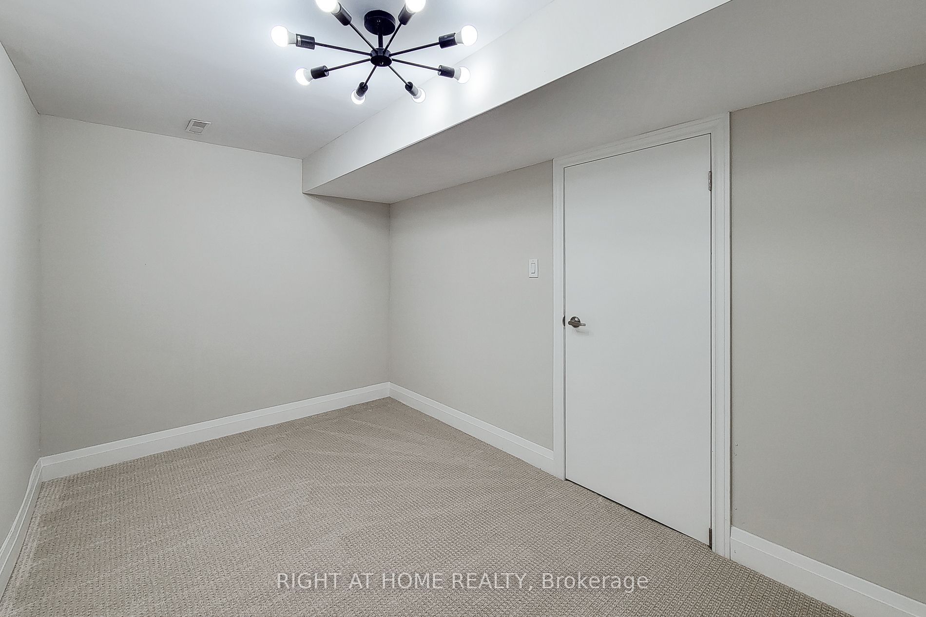 3574 Autumnleaf Crescent Property Photo 24