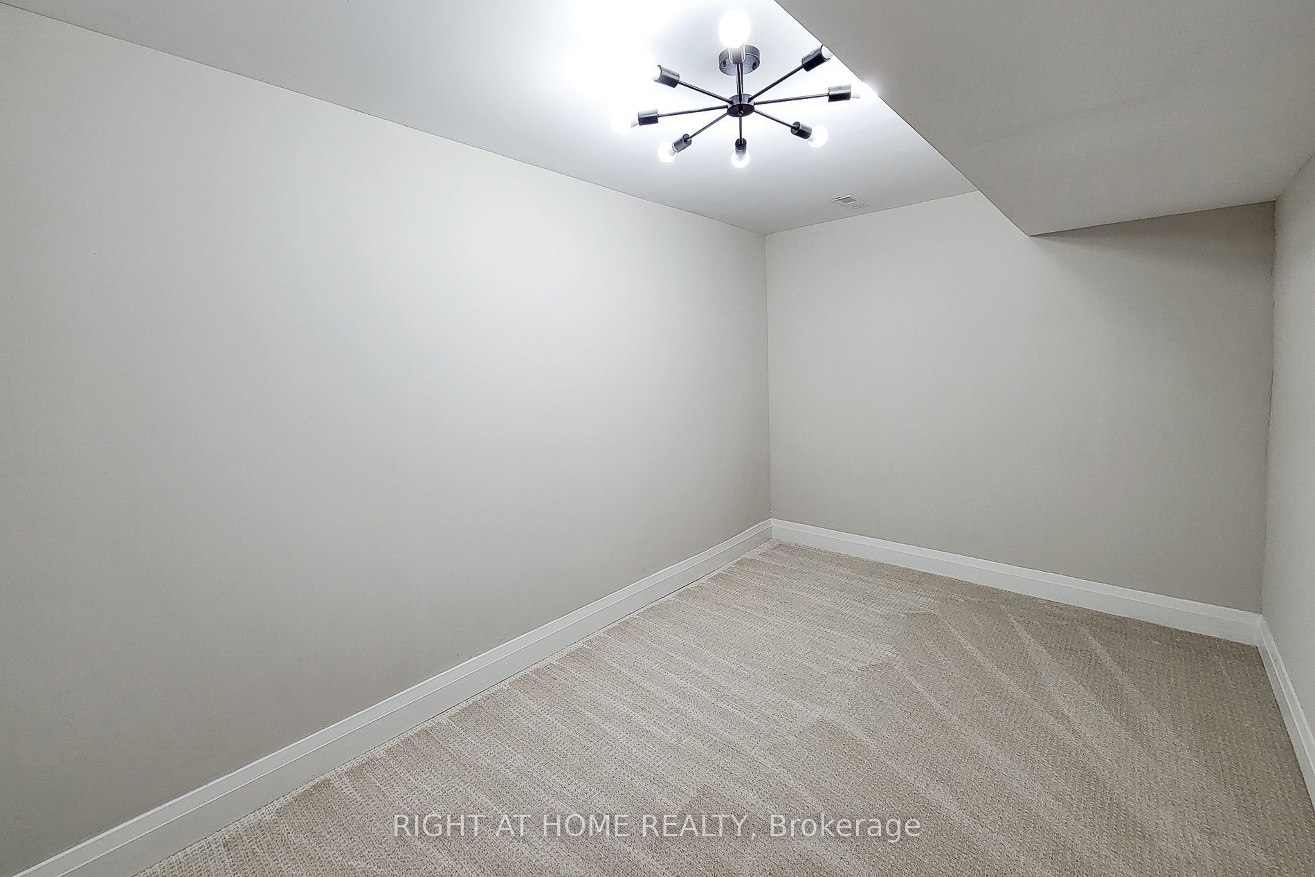 3574 Autumnleaf Crescent Property Photo 26