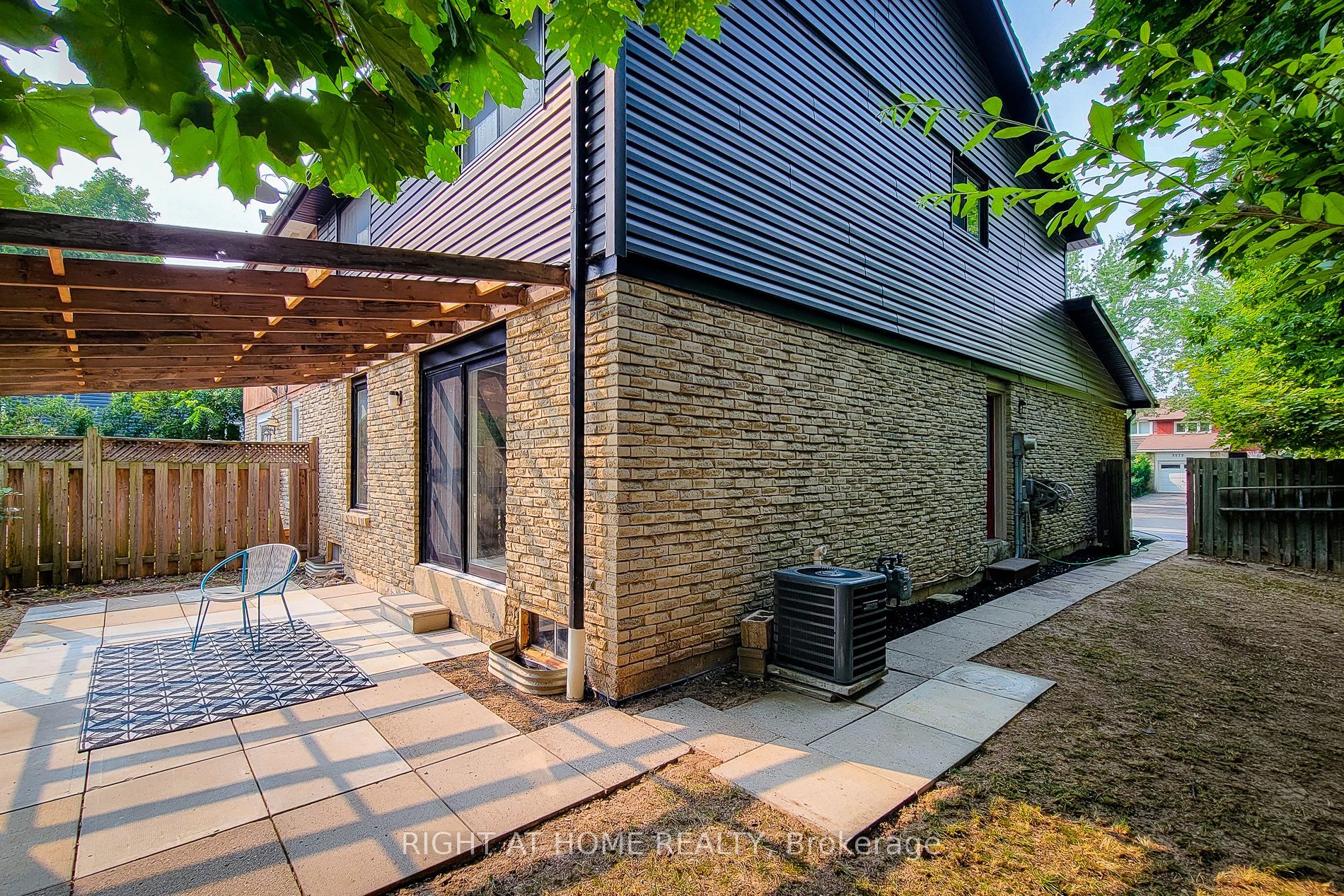 3574 Autumnleaf Crescent Property Photo 27