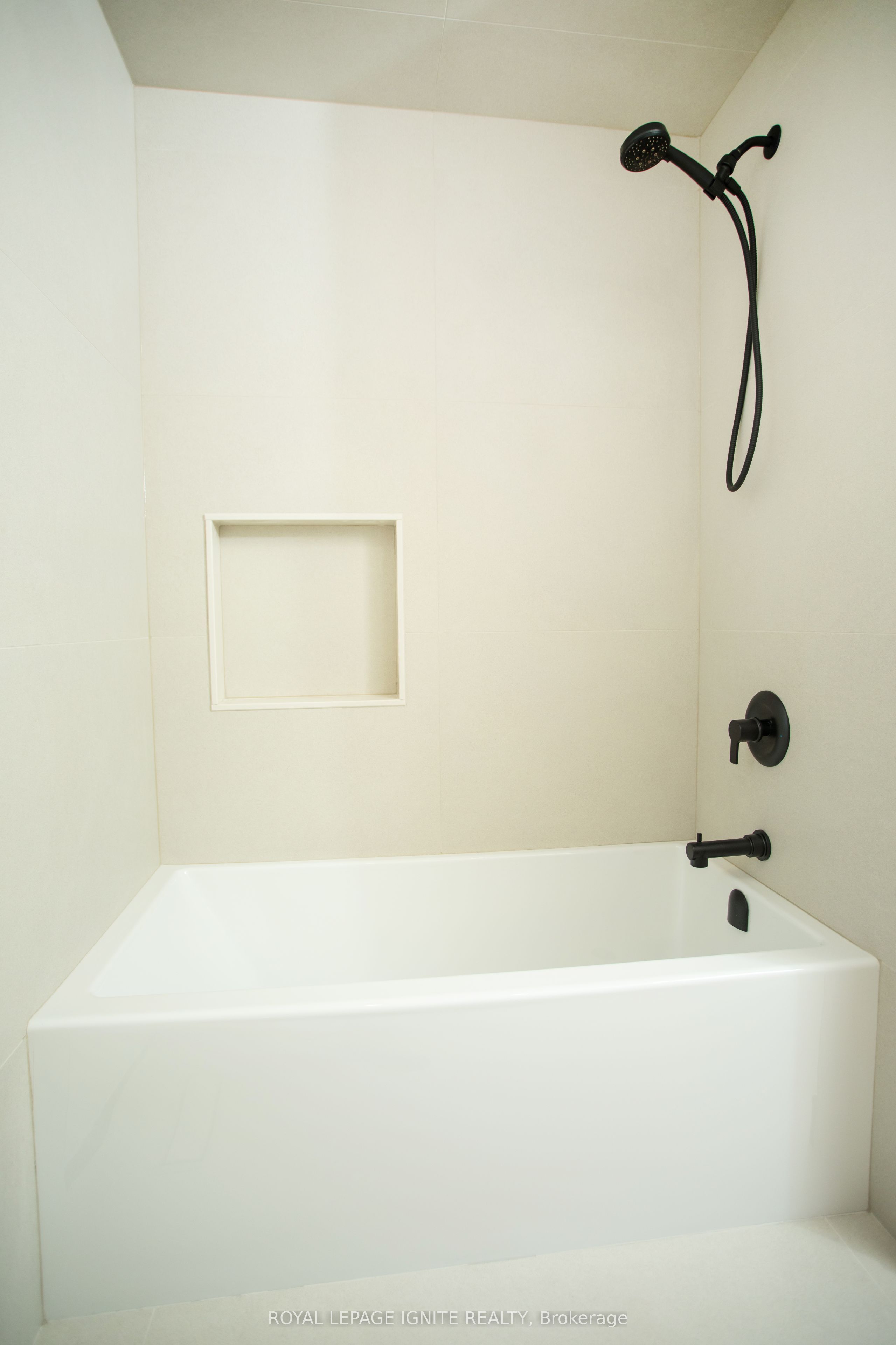 38 Parent Avenue Main Property Photo 8