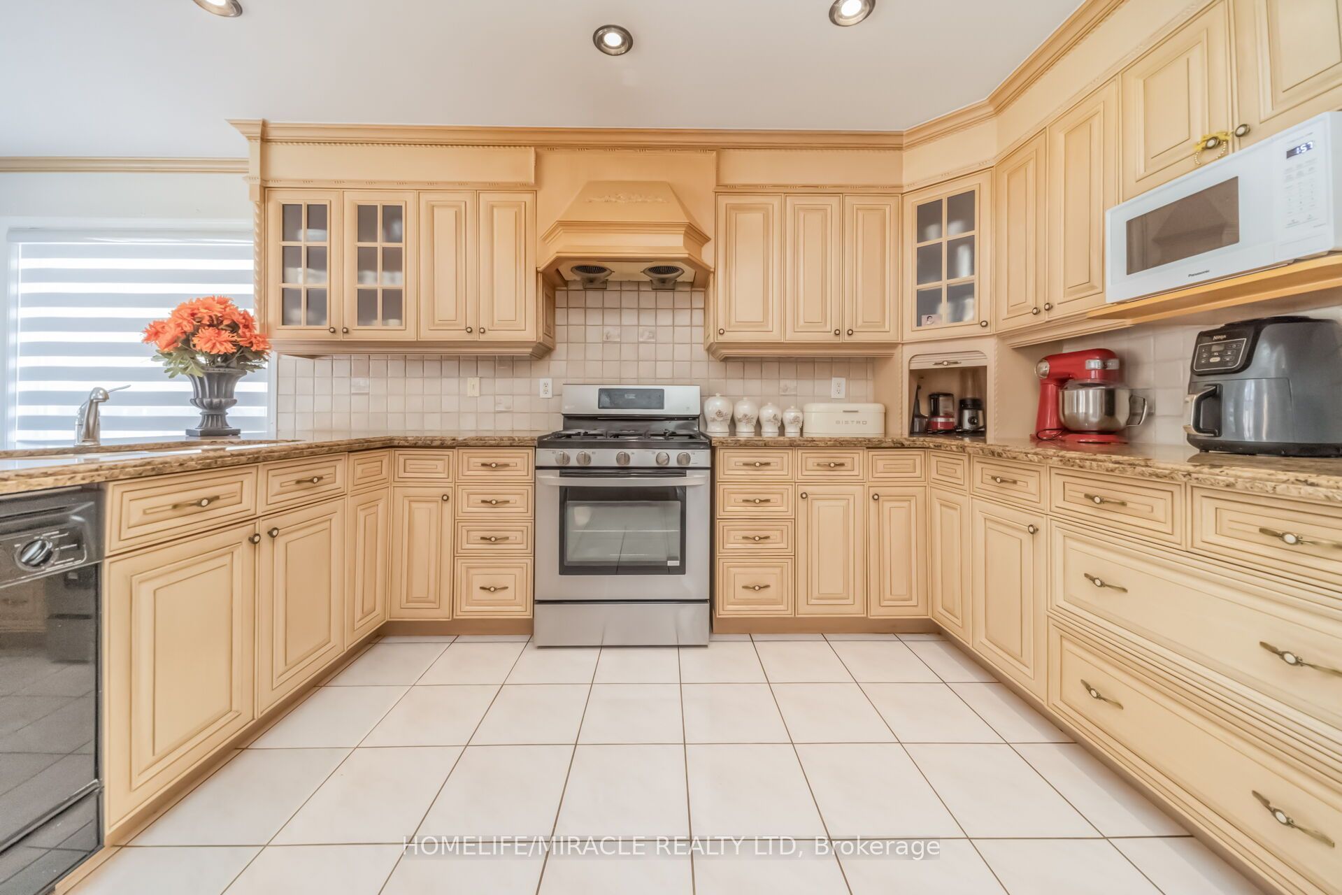 W13584994 Property Photo 10