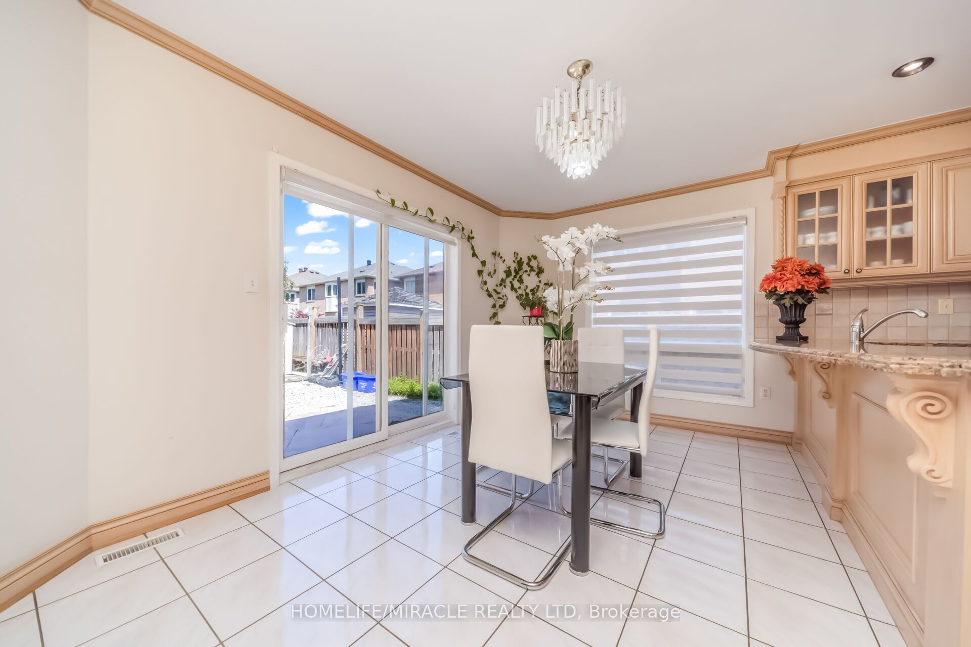 W13584994 Property Photo 14